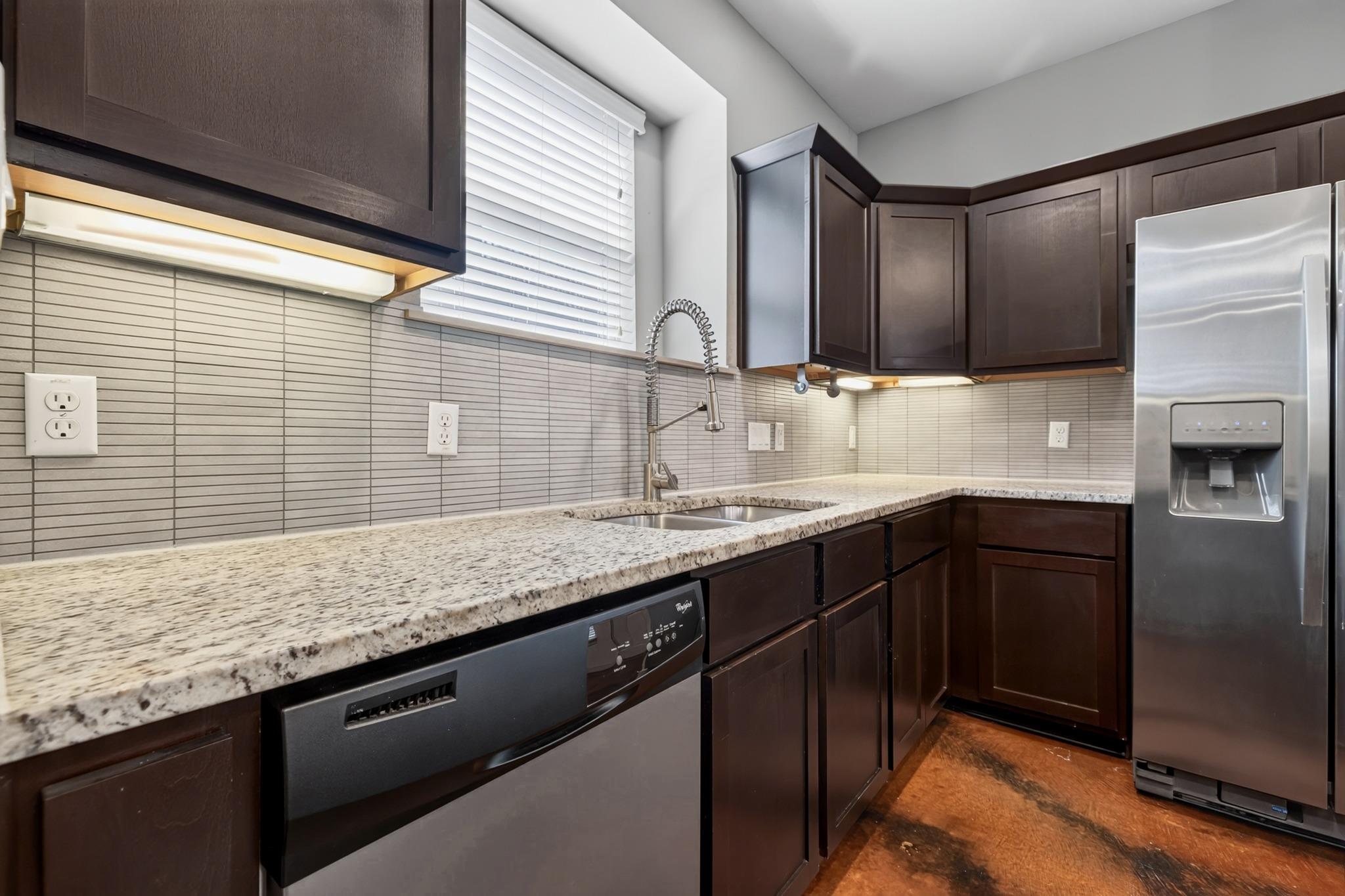 2204 E 13th St #b Property Photo 11