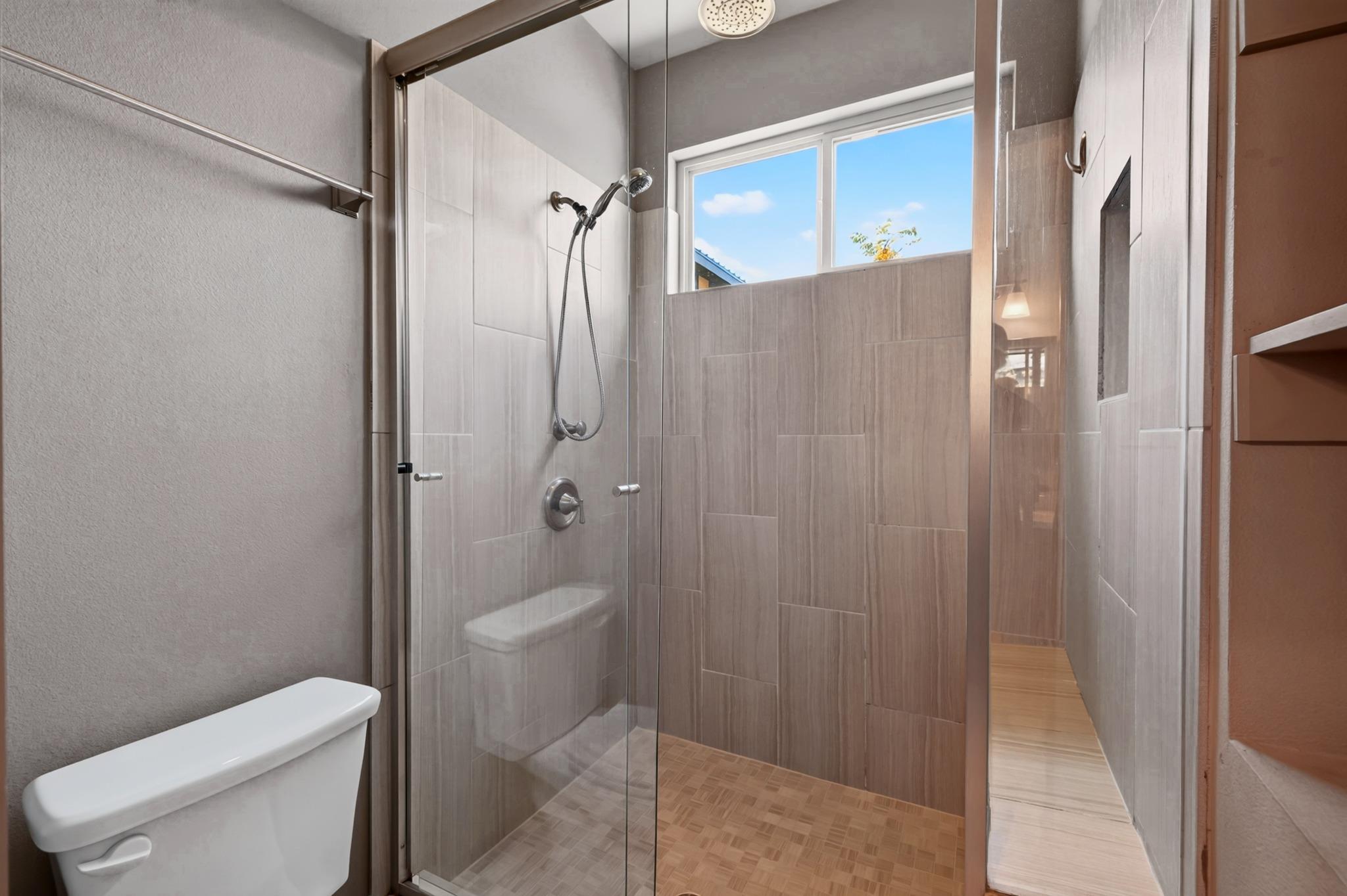 2204 E 13th St #b Property Photo 19