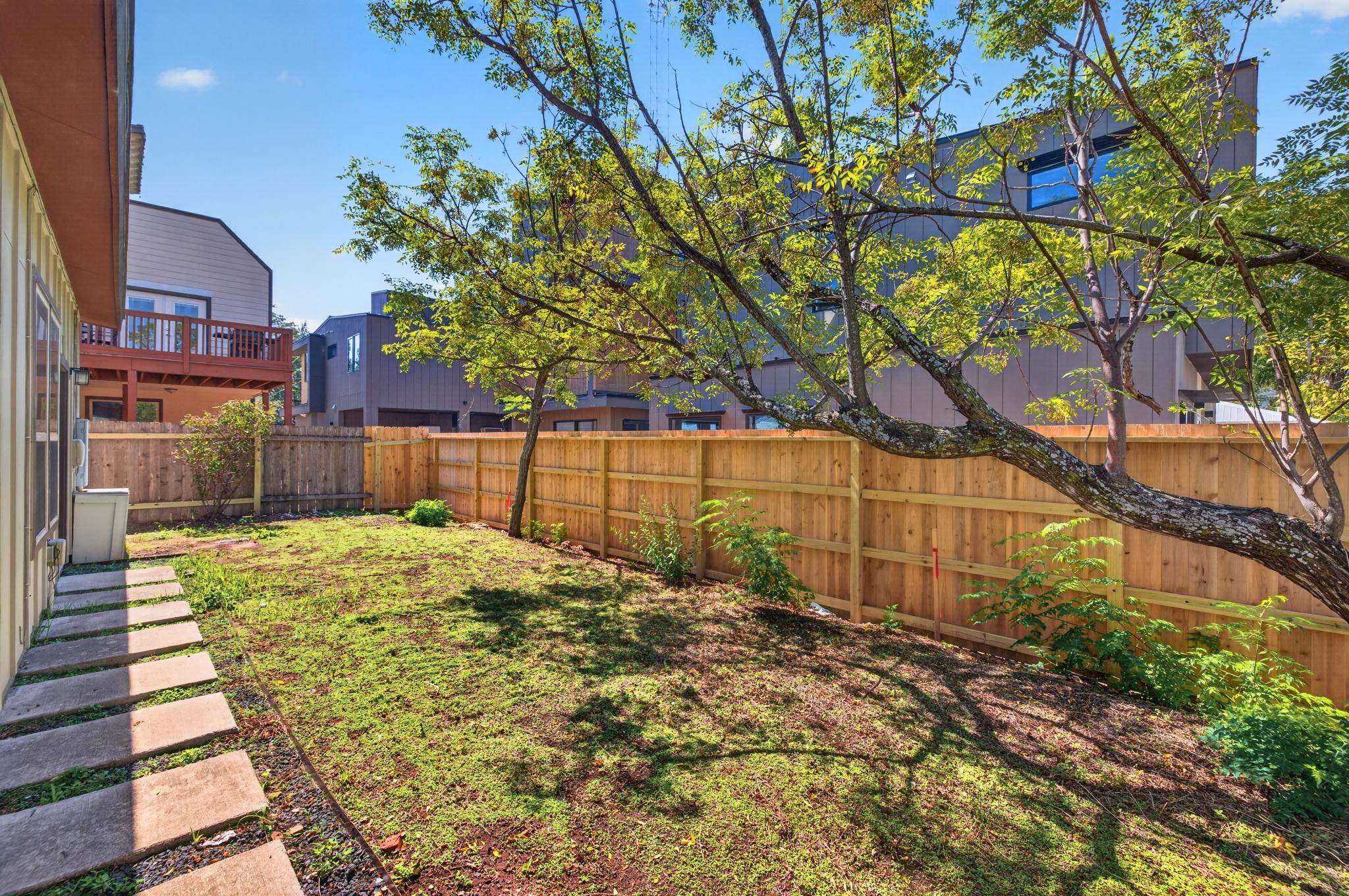 2204 E 13th St #b Property Photo 24