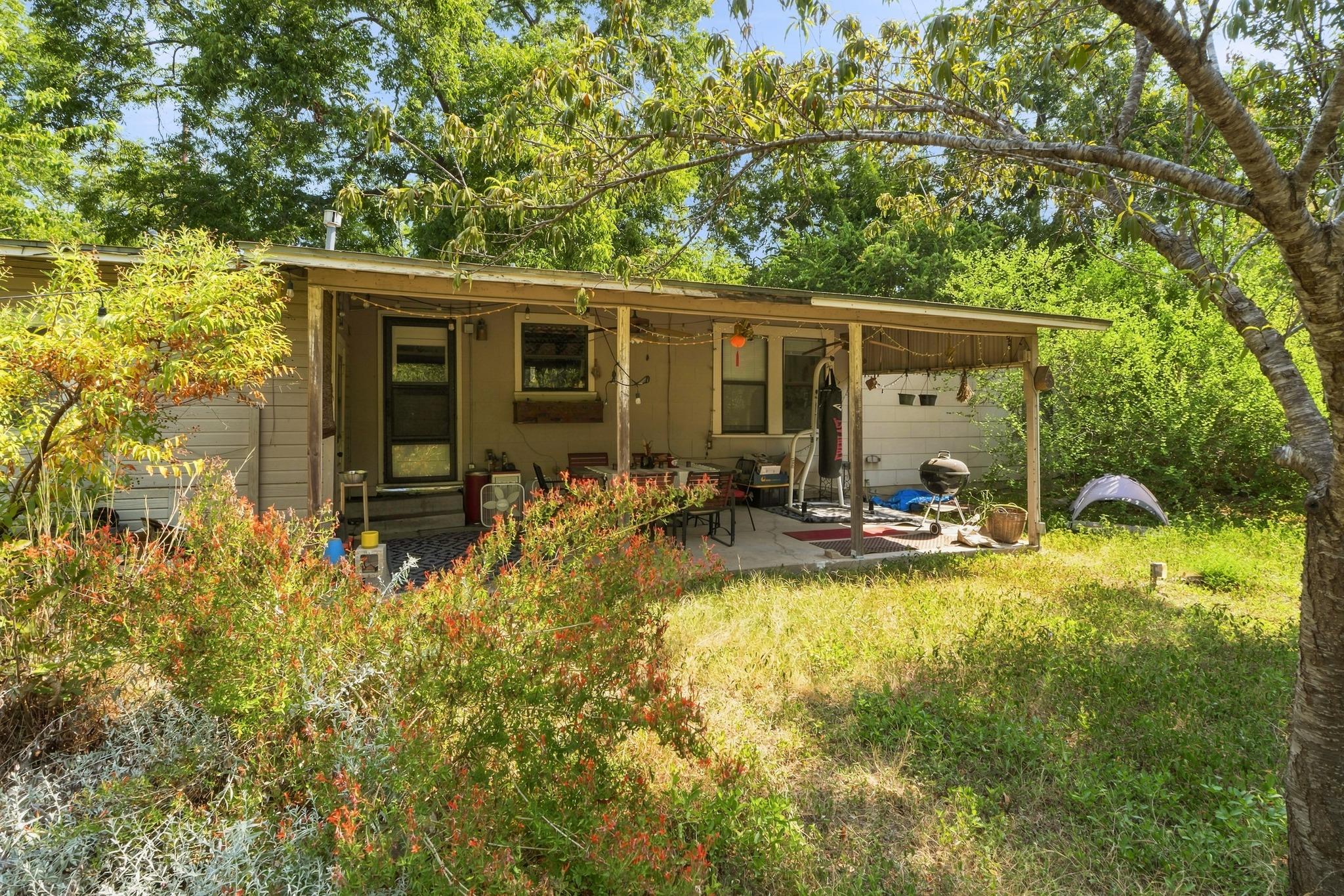 309 Brentwood St Property Photo 1
