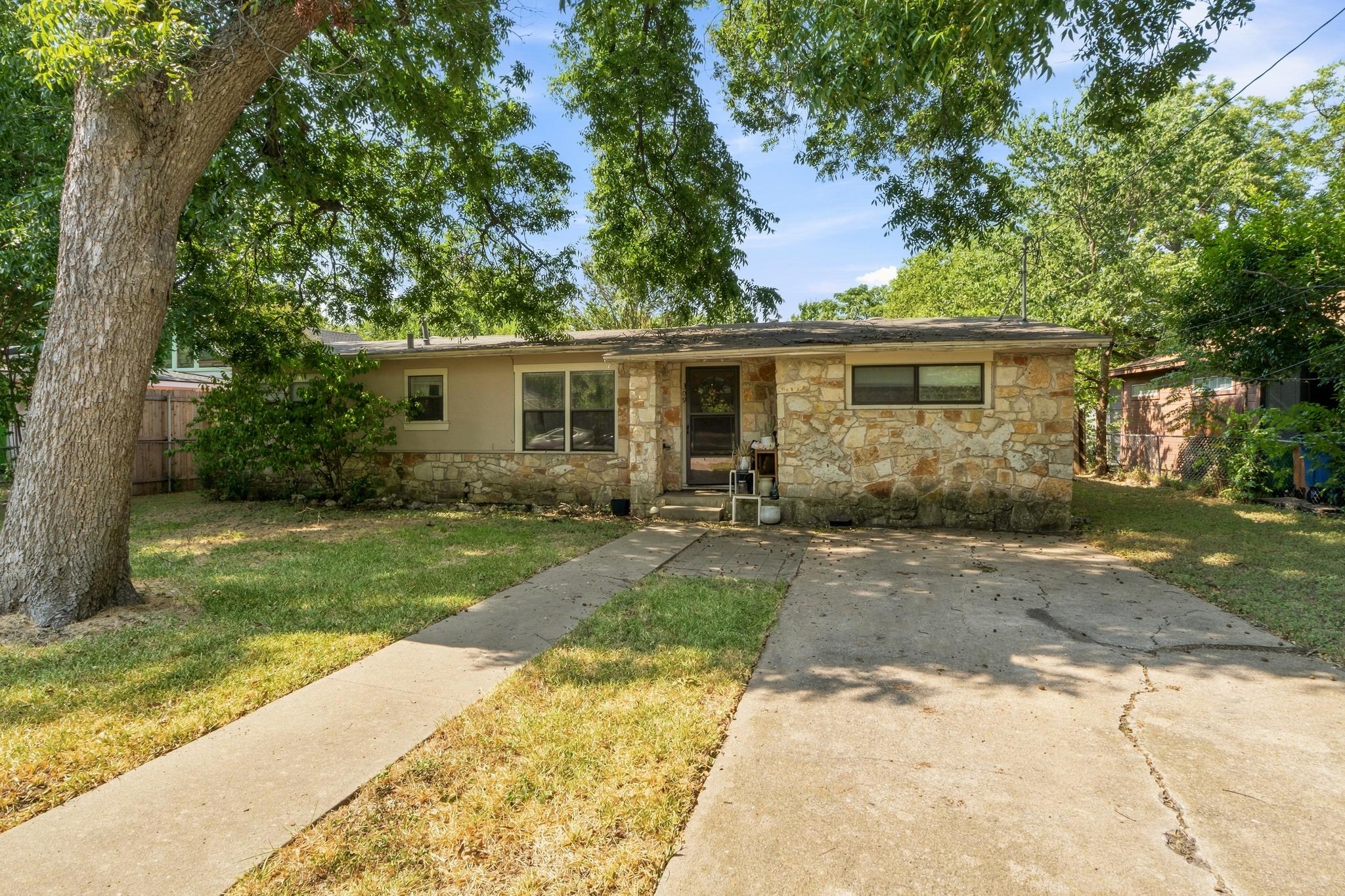 309 Brentwood St Property Photo 1