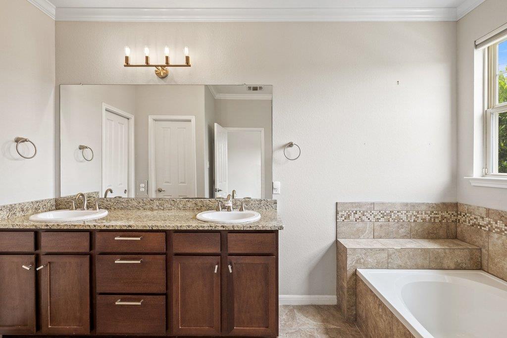 8305 Nicola Trl Property Photo 24