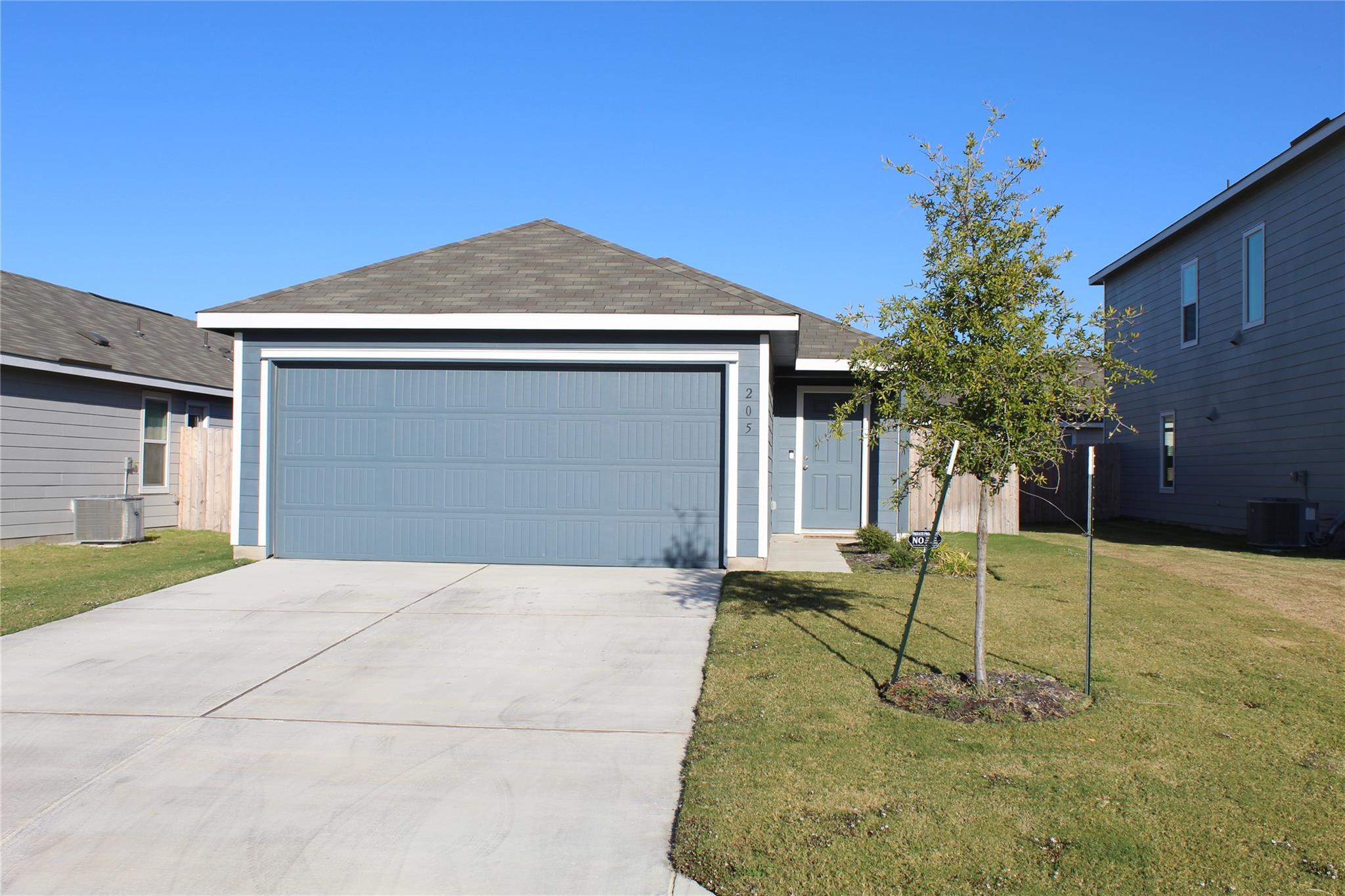 205 Marty Allen Loop Property Photo 1