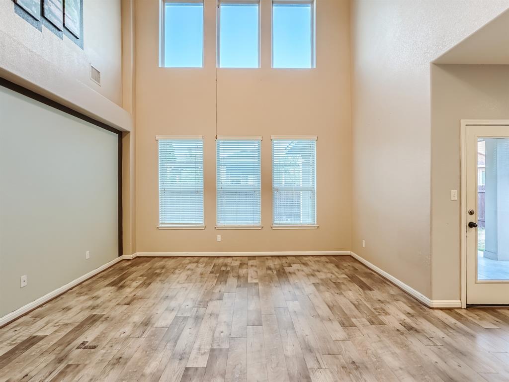 250 Nivens Dr Property Photo 4