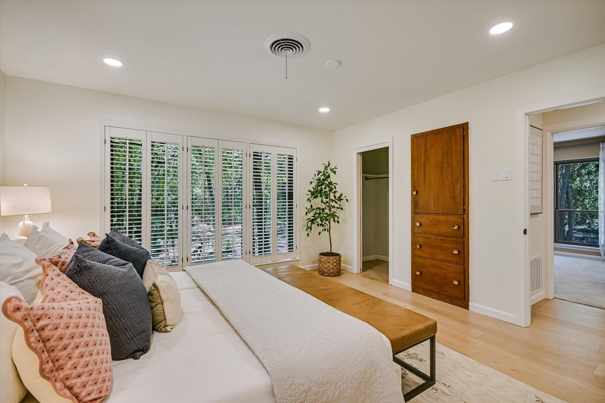5645 Oak Blvd Property Photo 16