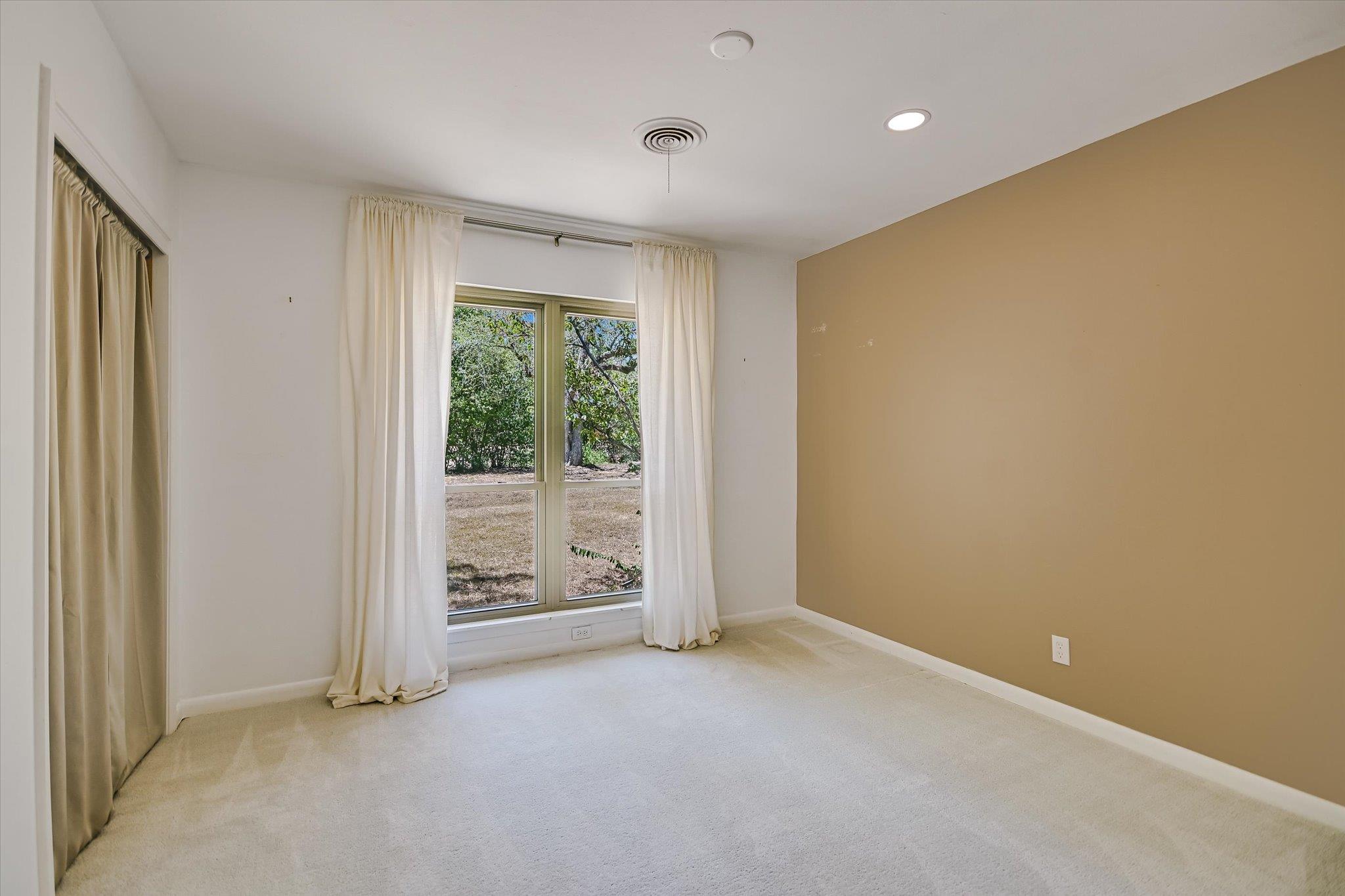 5645 Oak Blvd Property Photo 18
