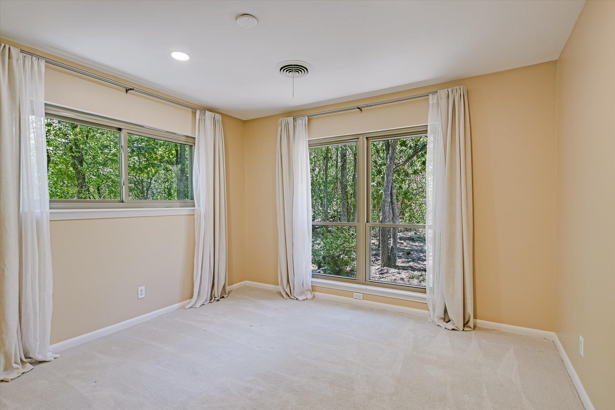5645 Oak Blvd Property Photo 20