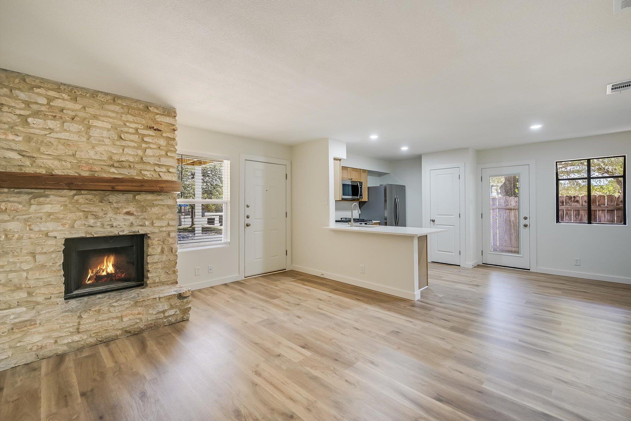 301 Algerita Dr #a Property Photo 3