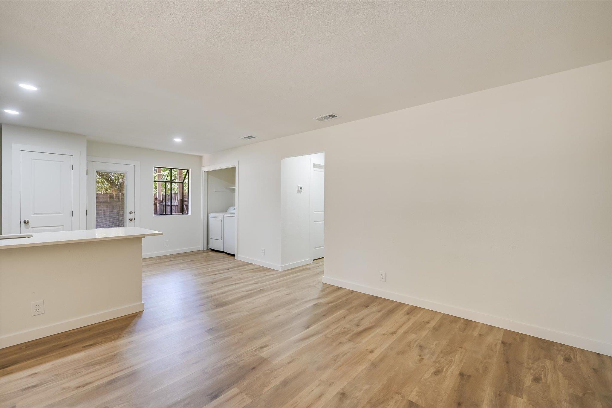 301 Algerita Dr #a Property Photo 4