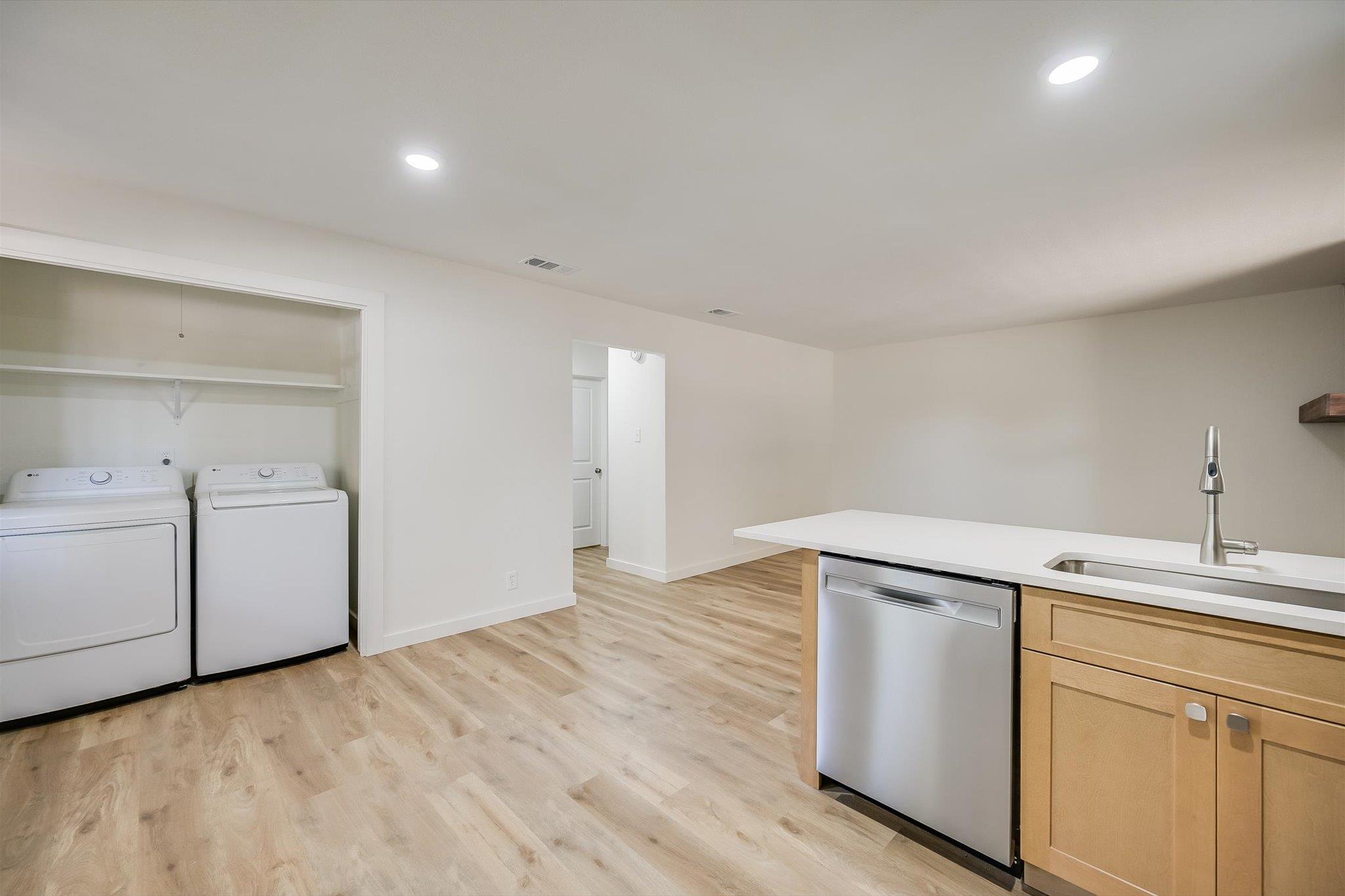 301 Algerita Dr #a Property Photo 6
