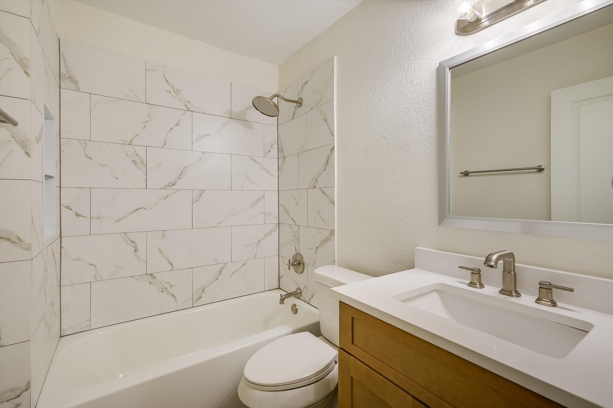 301 Algerita Dr #a Property Photo 8