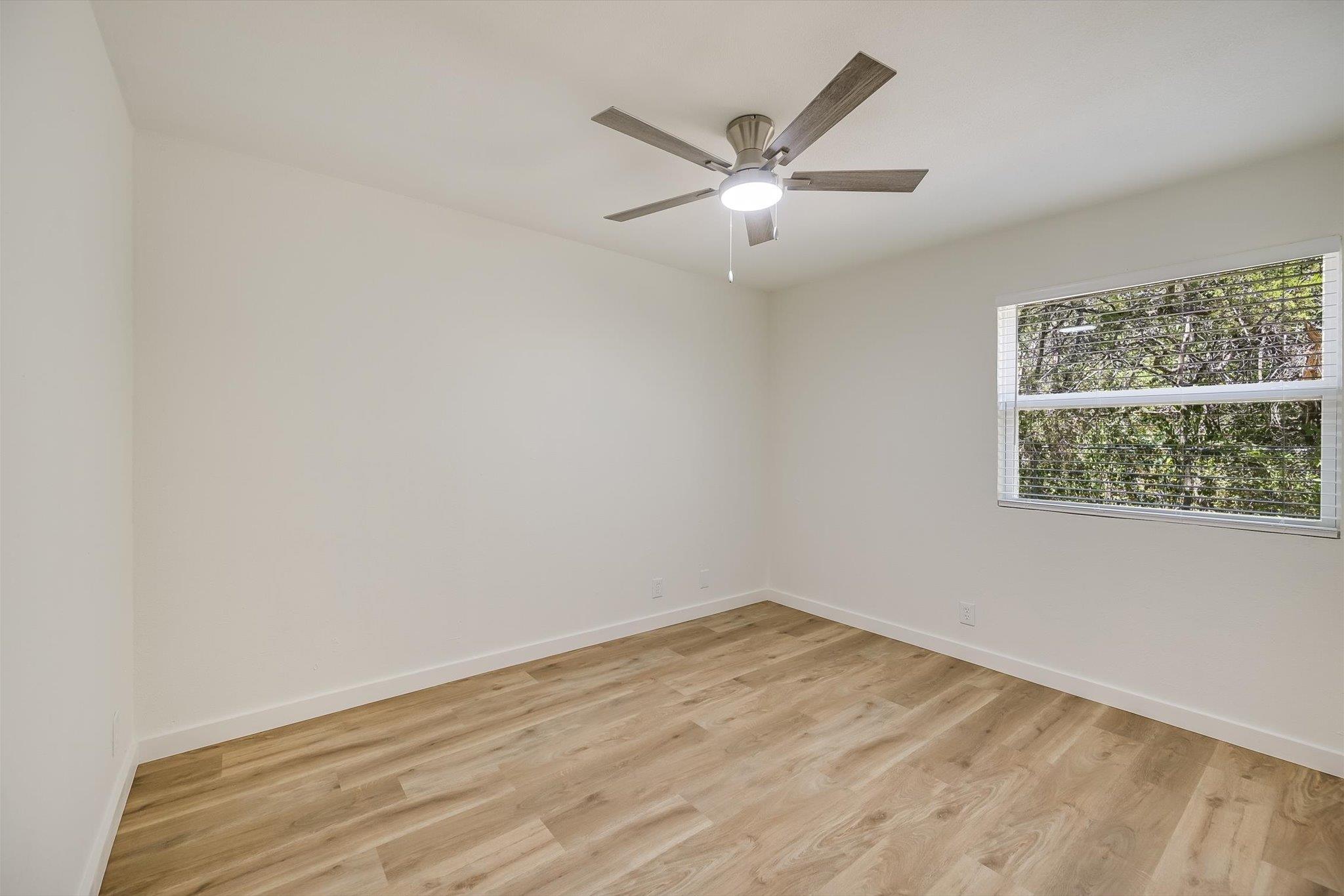 301 Algerita Dr #a Property Photo 9