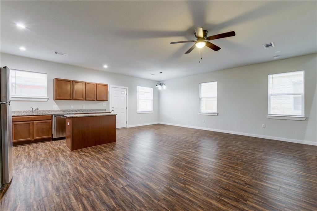 906 Quartz Ct #301 Property Photo 3