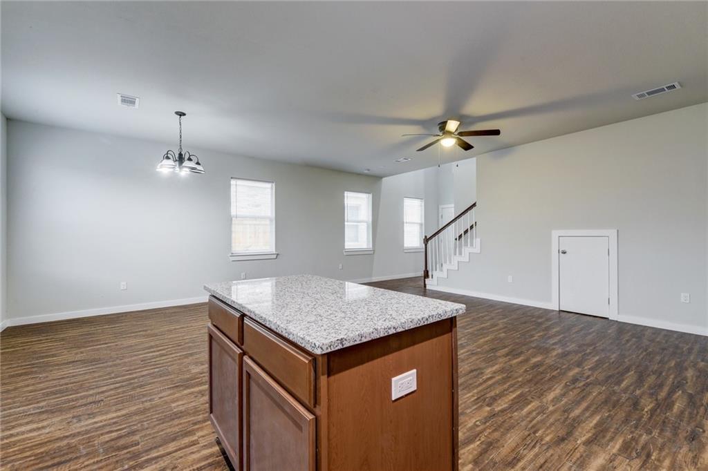 906 Quartz Ct #301 Property Photo 5