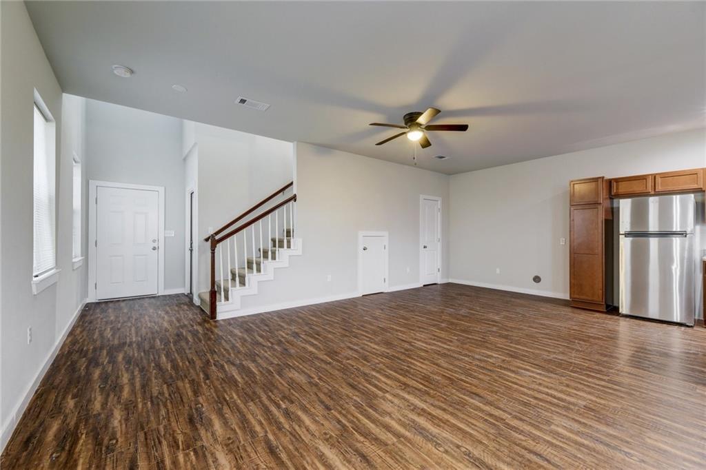 906 Quartz Ct #301 Property Photo 6