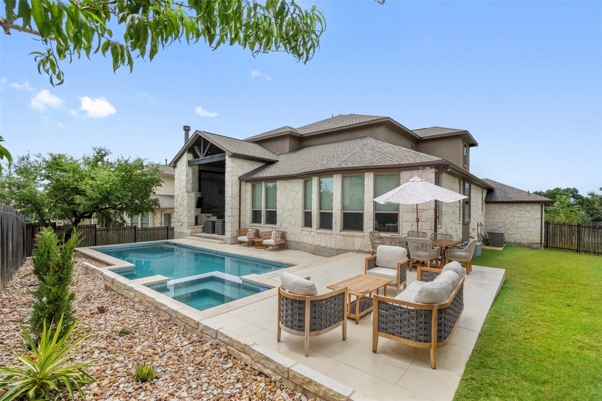 7116 Vicenza Dr Property Photo 1