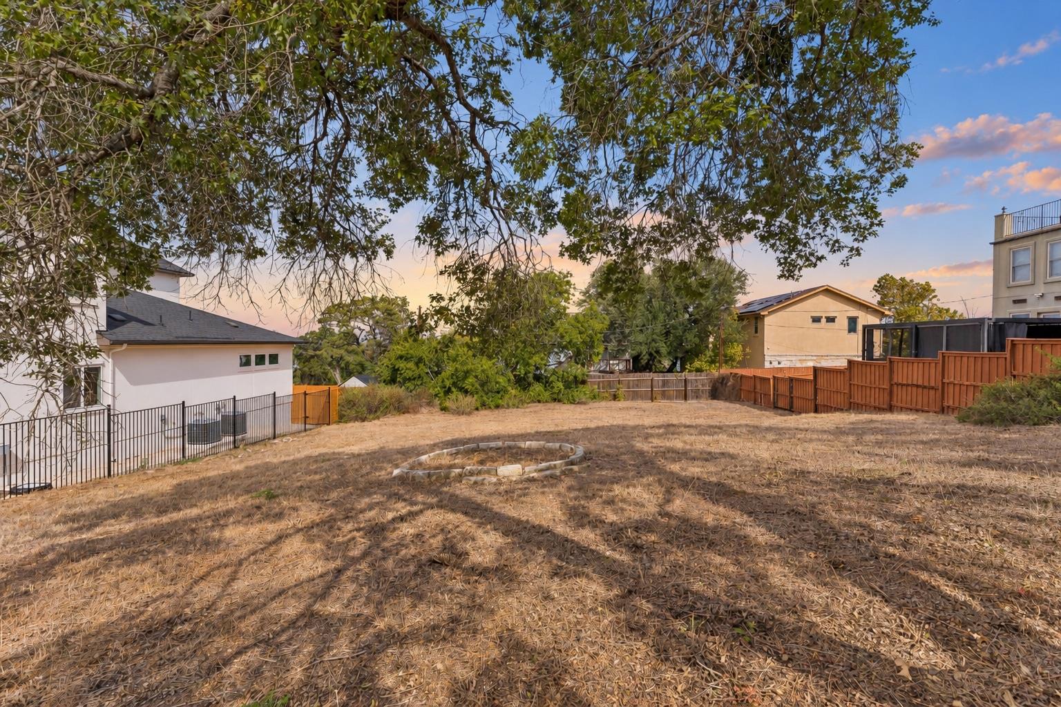12802 Thomas St Property Photo 5