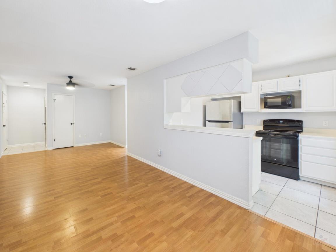 2409 Leon St #201 Property Photo 5