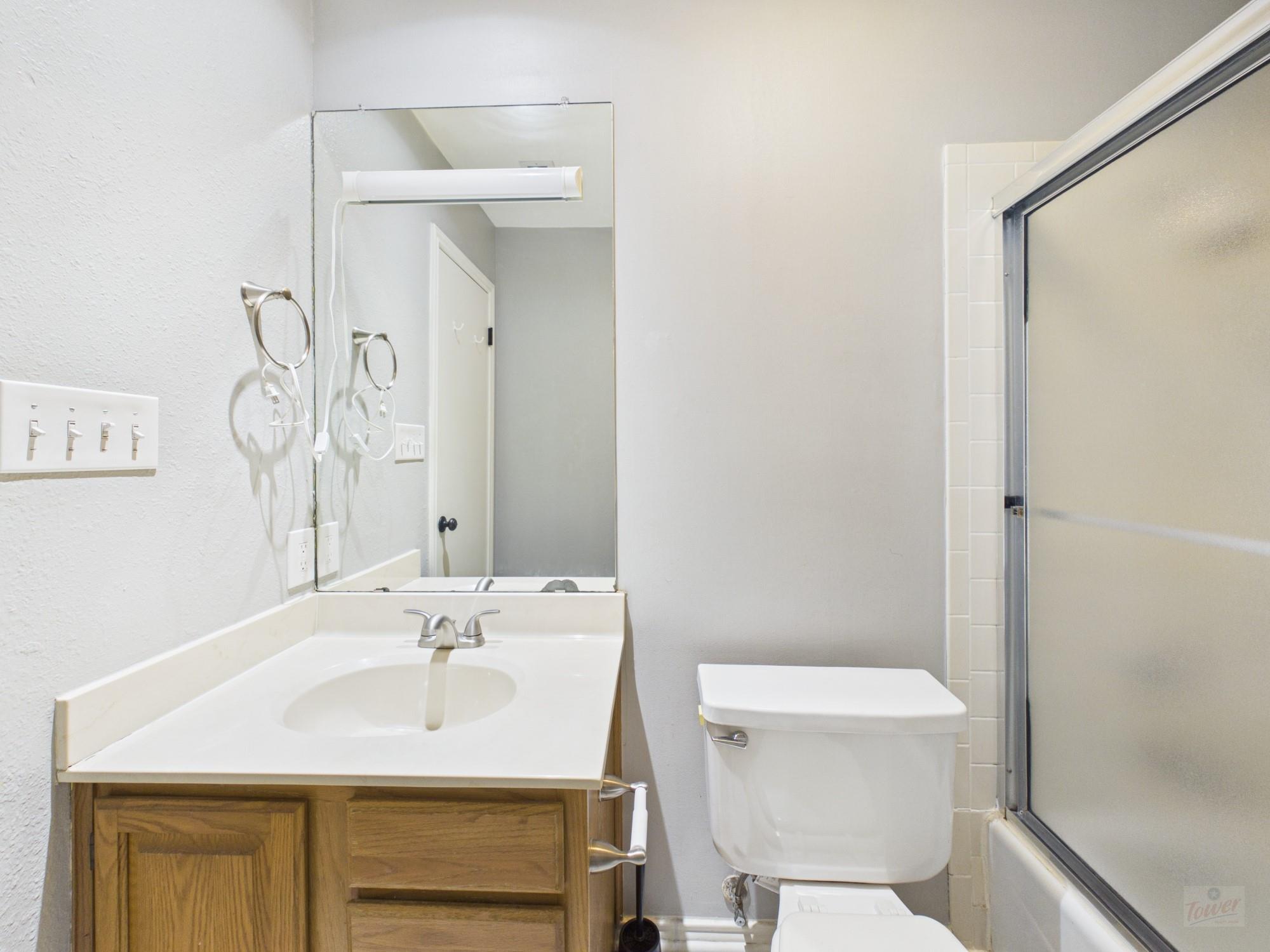 2409 Leon St #201 Property Photo 14