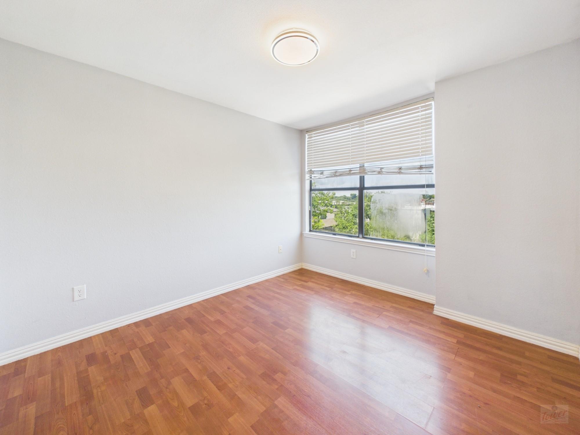 2409 Leon St #201 Property Photo 22