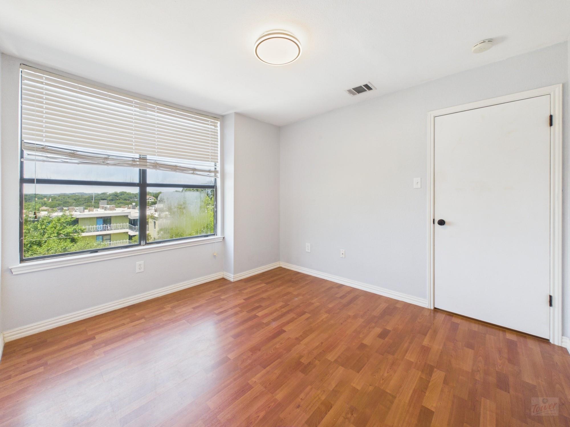 2409 Leon St #201 Property Photo 23