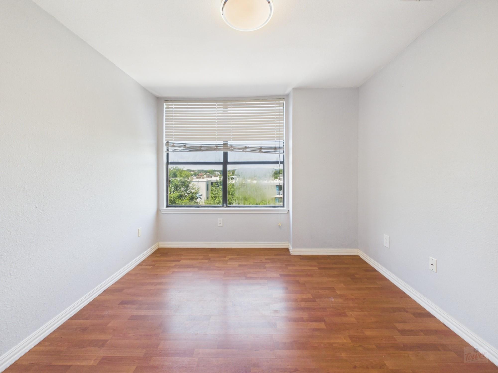 2409 Leon St #201 Property Photo 29