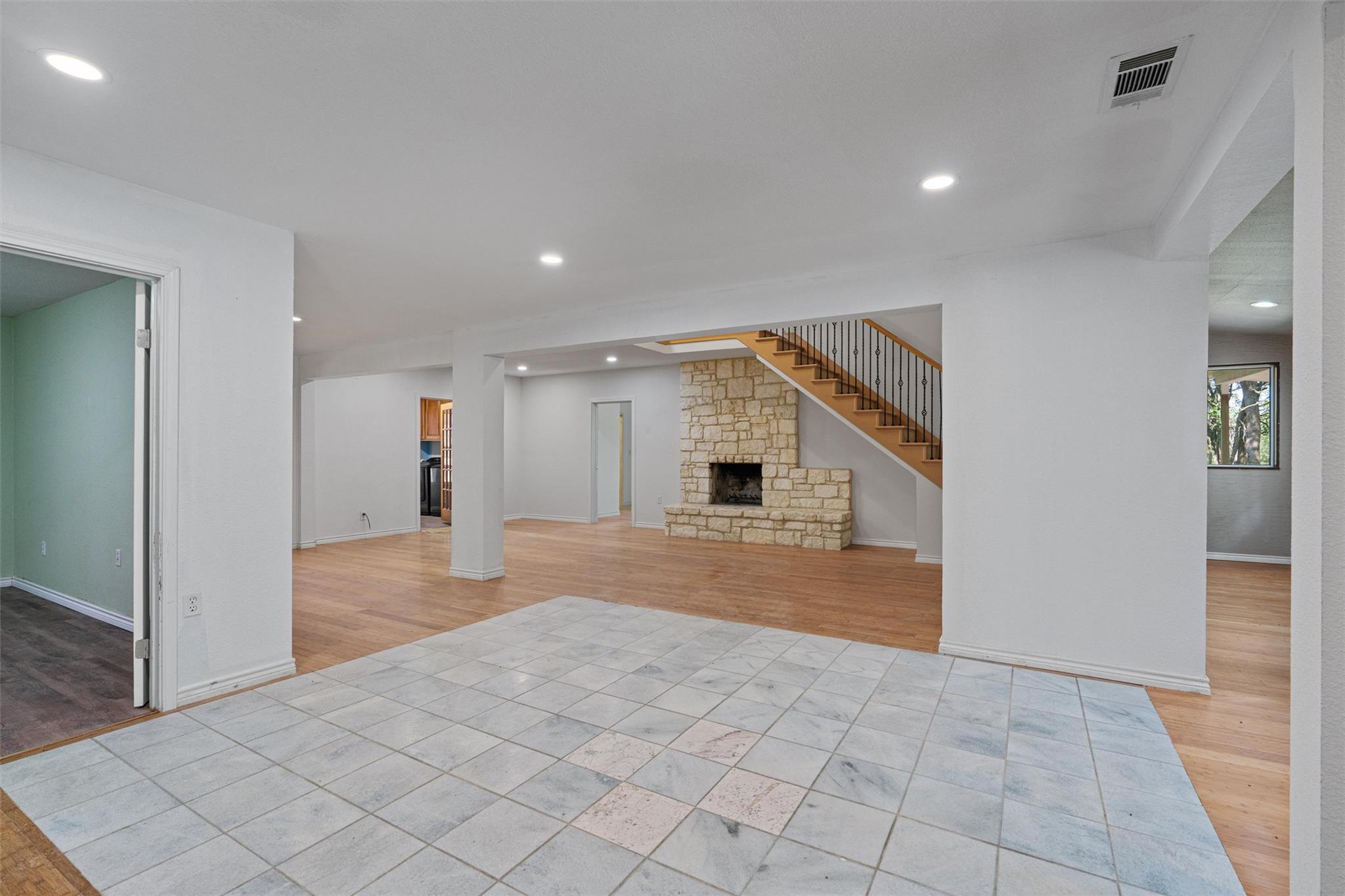 601 Deertrail Dr Property Photo 6
