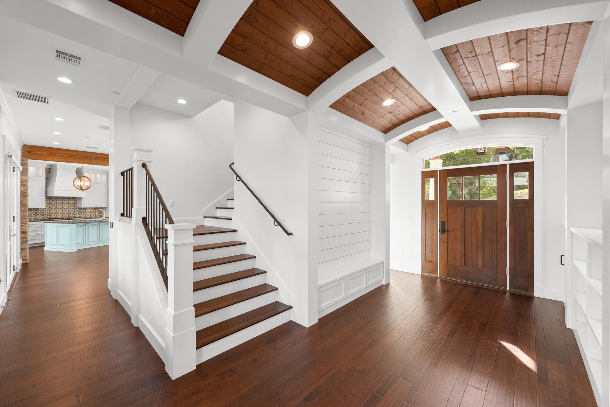 5102 Beverly Hills Dr Property Photo 3