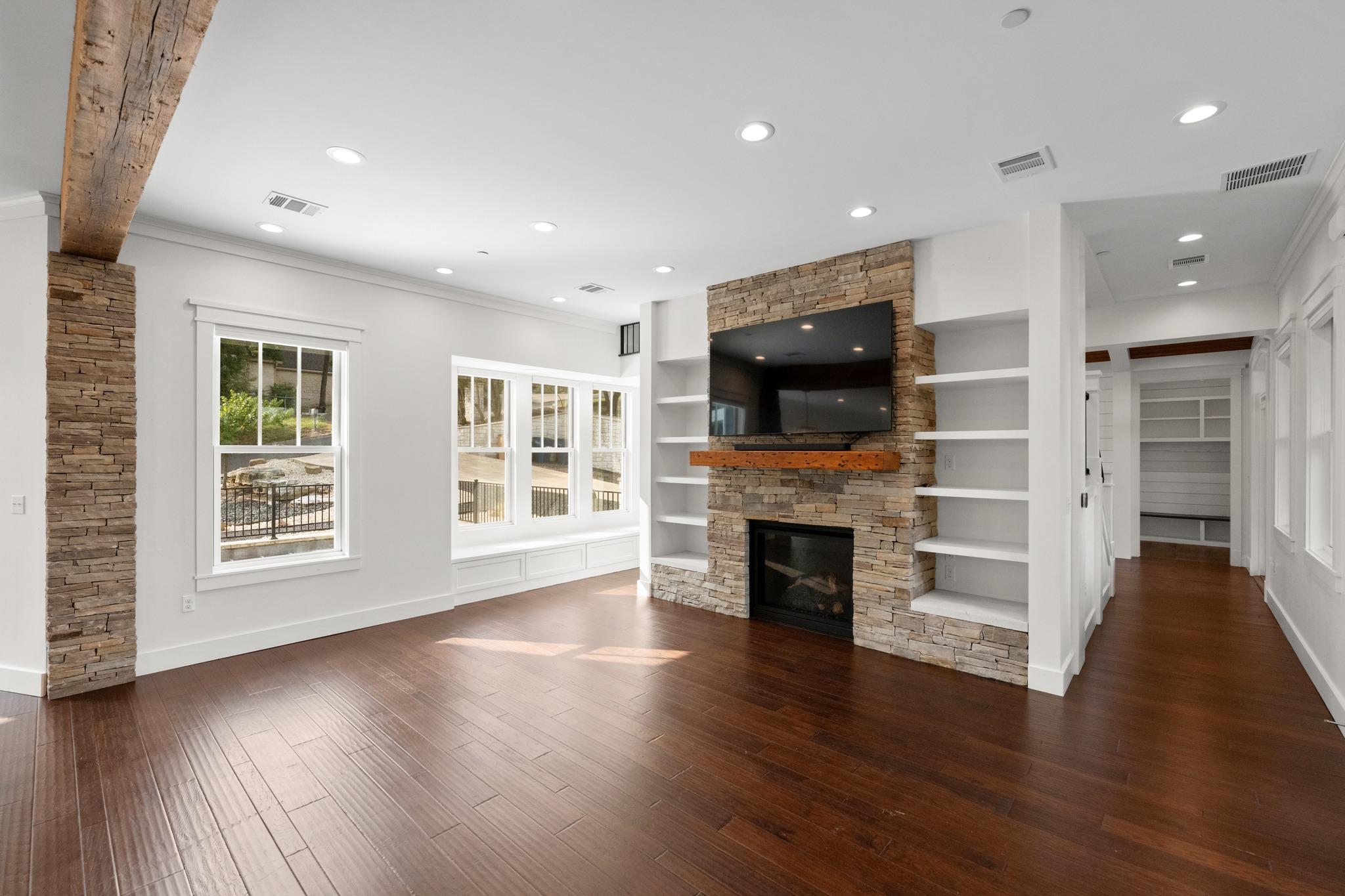 5102 Beverly Hills Dr Property Photo 5