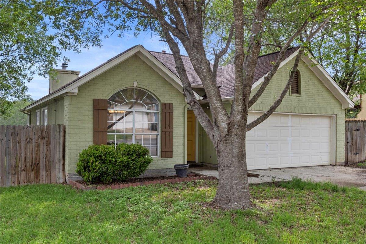 812 Lago Vista St Property Photo 1