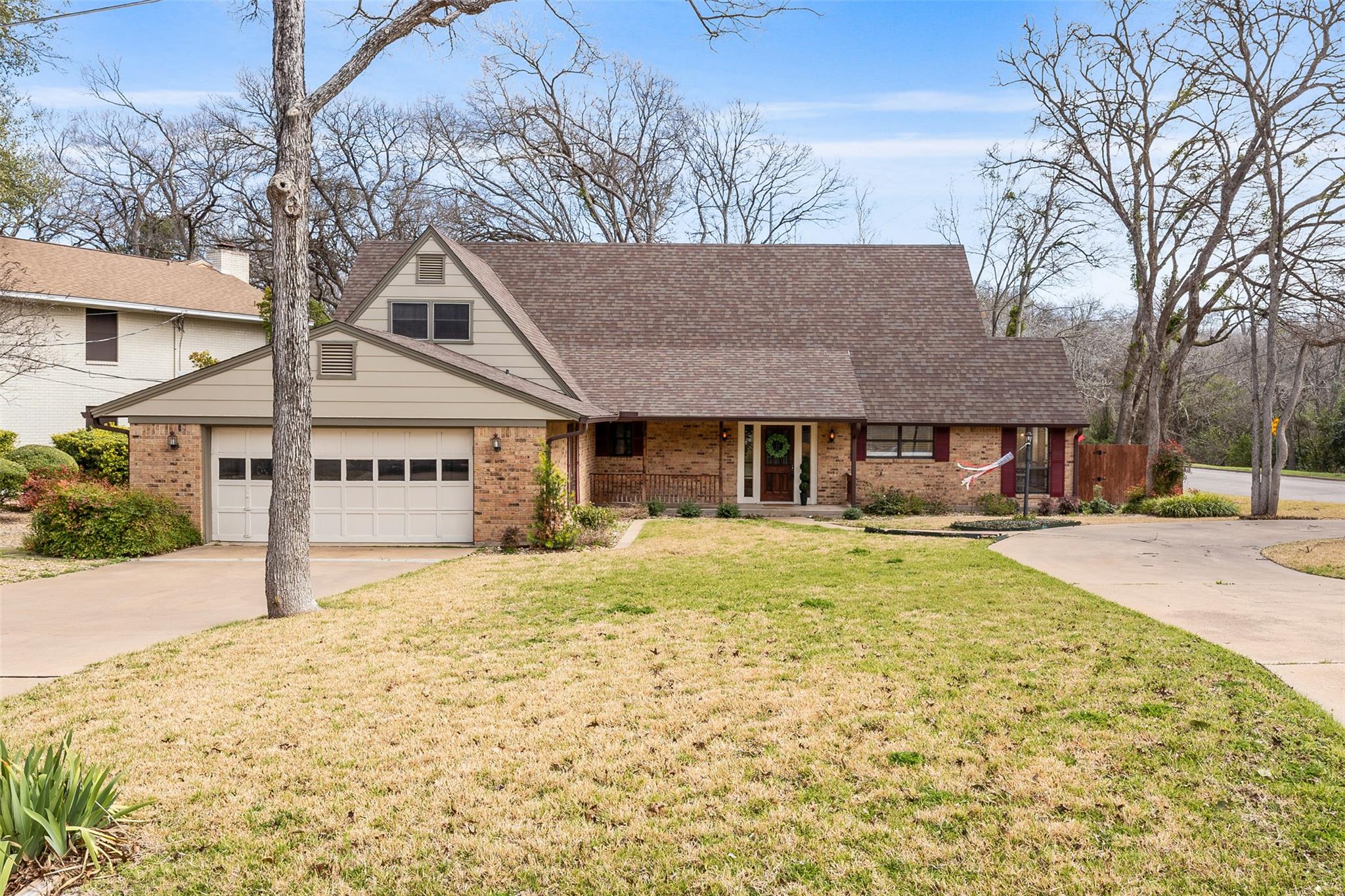 2821 Creek Side Dr Property Photo 1