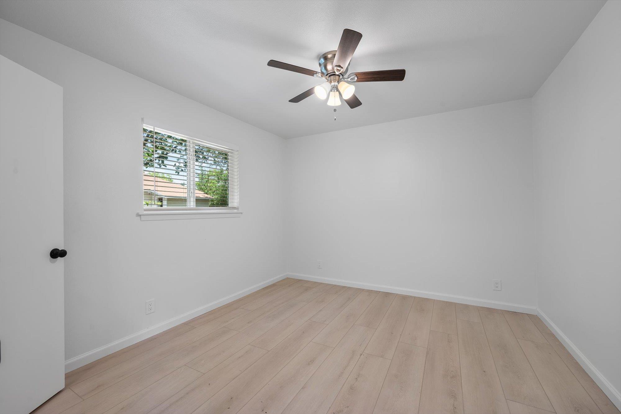 806 E 13th St #104 Property Photo 16