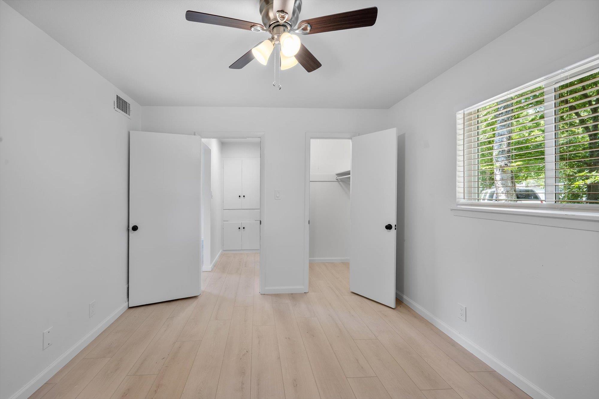 806 E 13th St #104 Property Photo 18