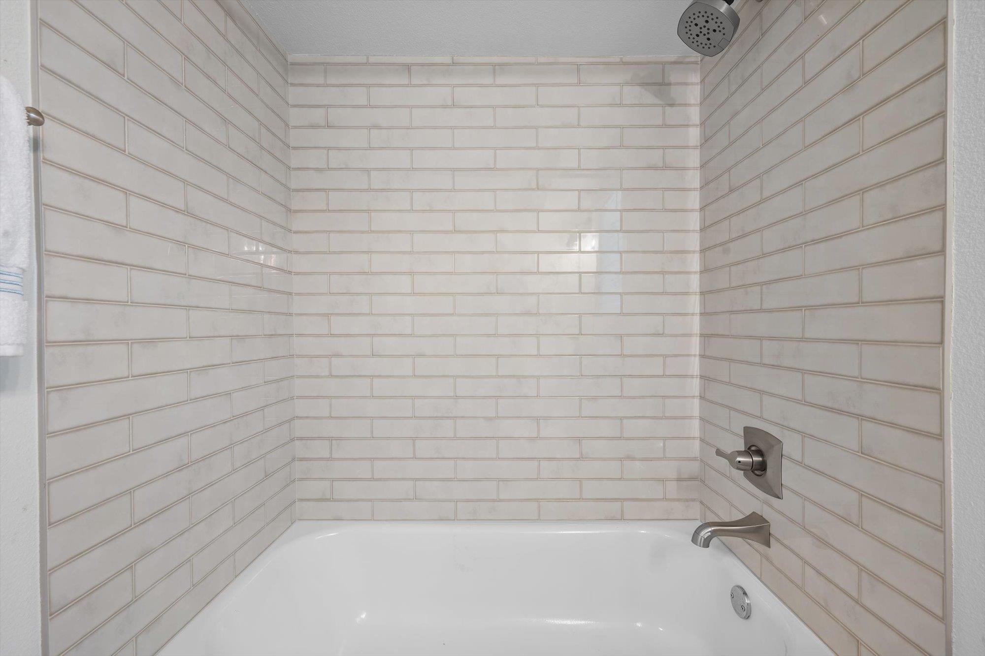 806 E 13th St #104 Property Photo 22