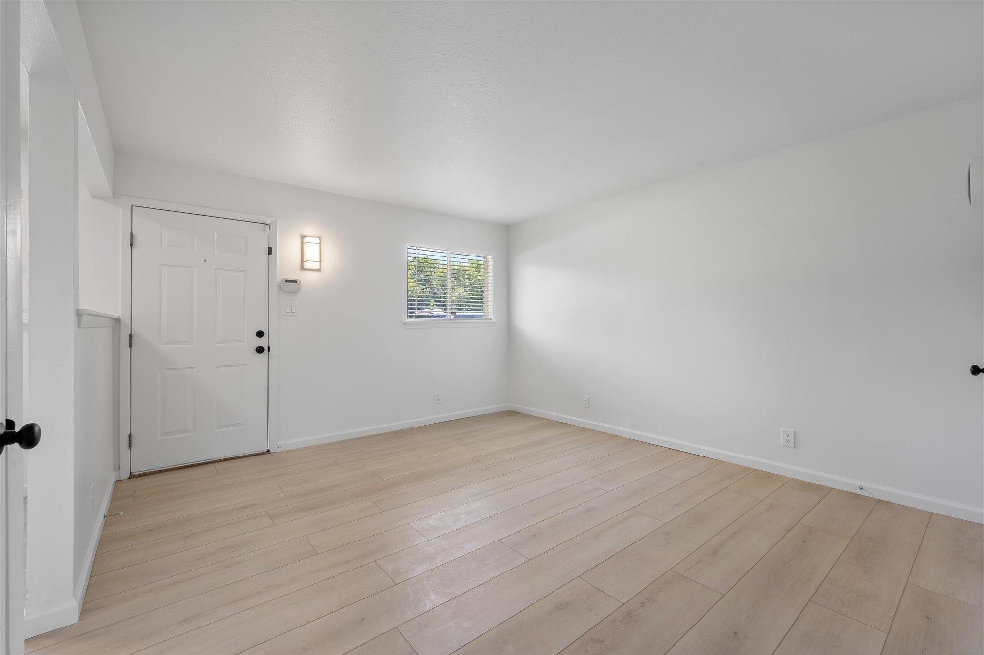 806 E 13th St #104 Property Photo 24