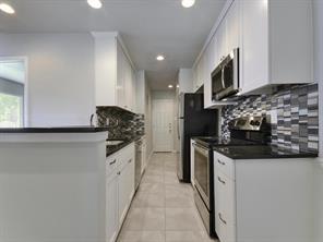 9802 Hundred Oaks Cir #a Property Photo 8