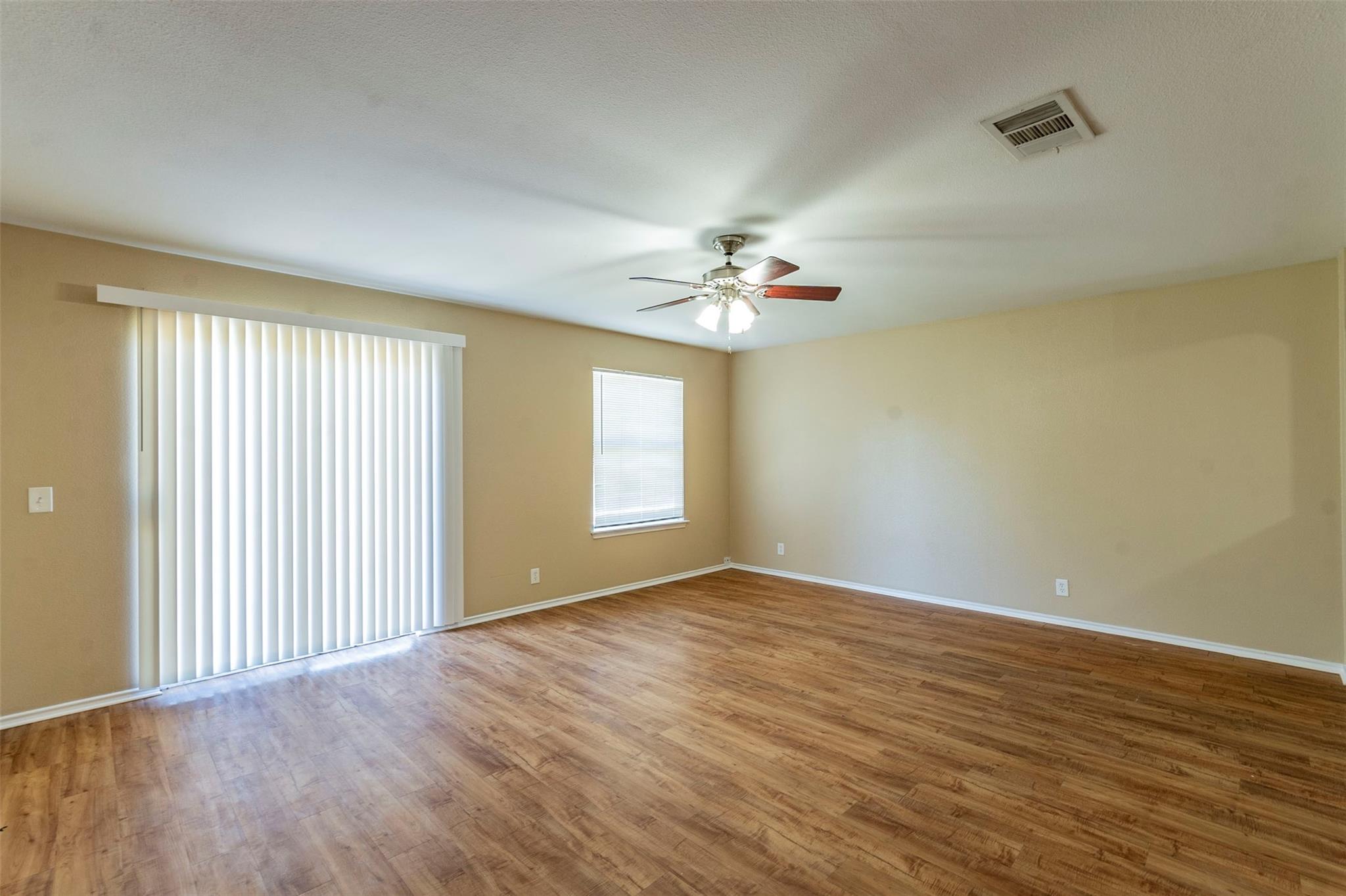 207 Mitchell Dr Property Photo 3