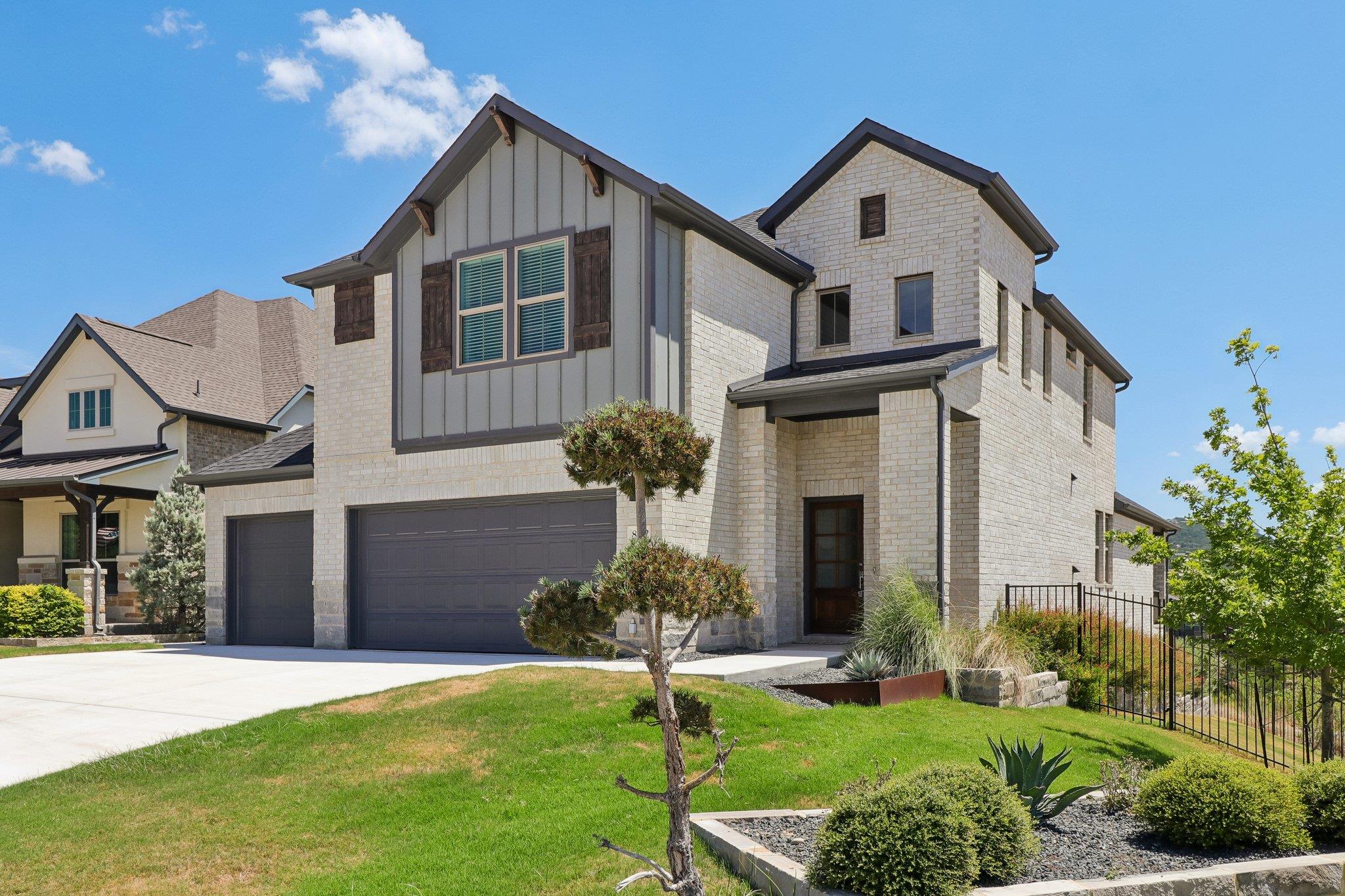 8112 Turning Leaf Cir Property Photo 1