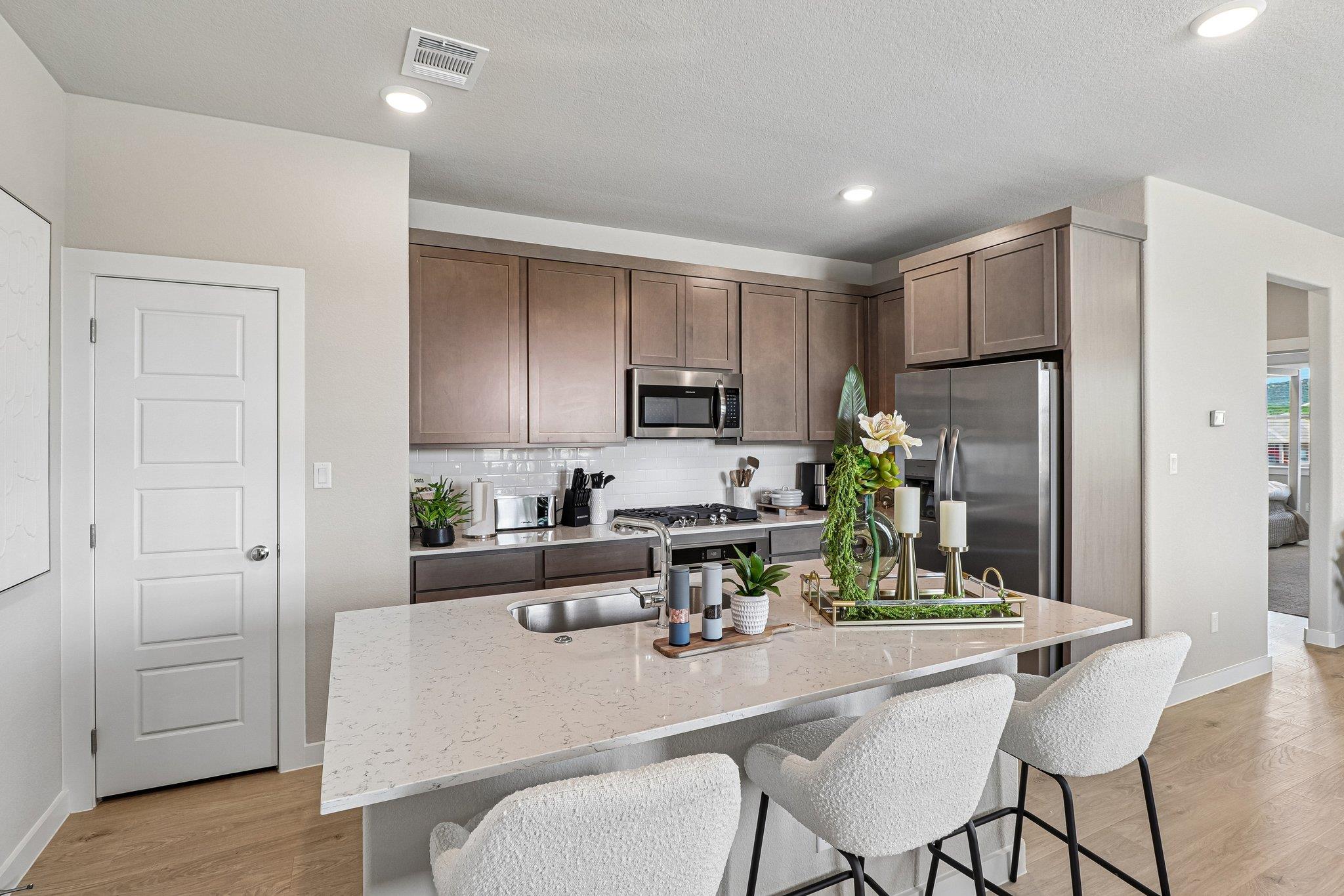 8112 Turning Leaf Cir Property Photo 2