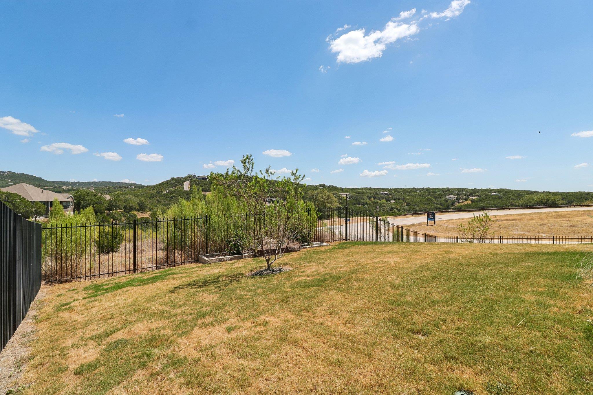 8112 Turning Leaf Cir Property Photo 34