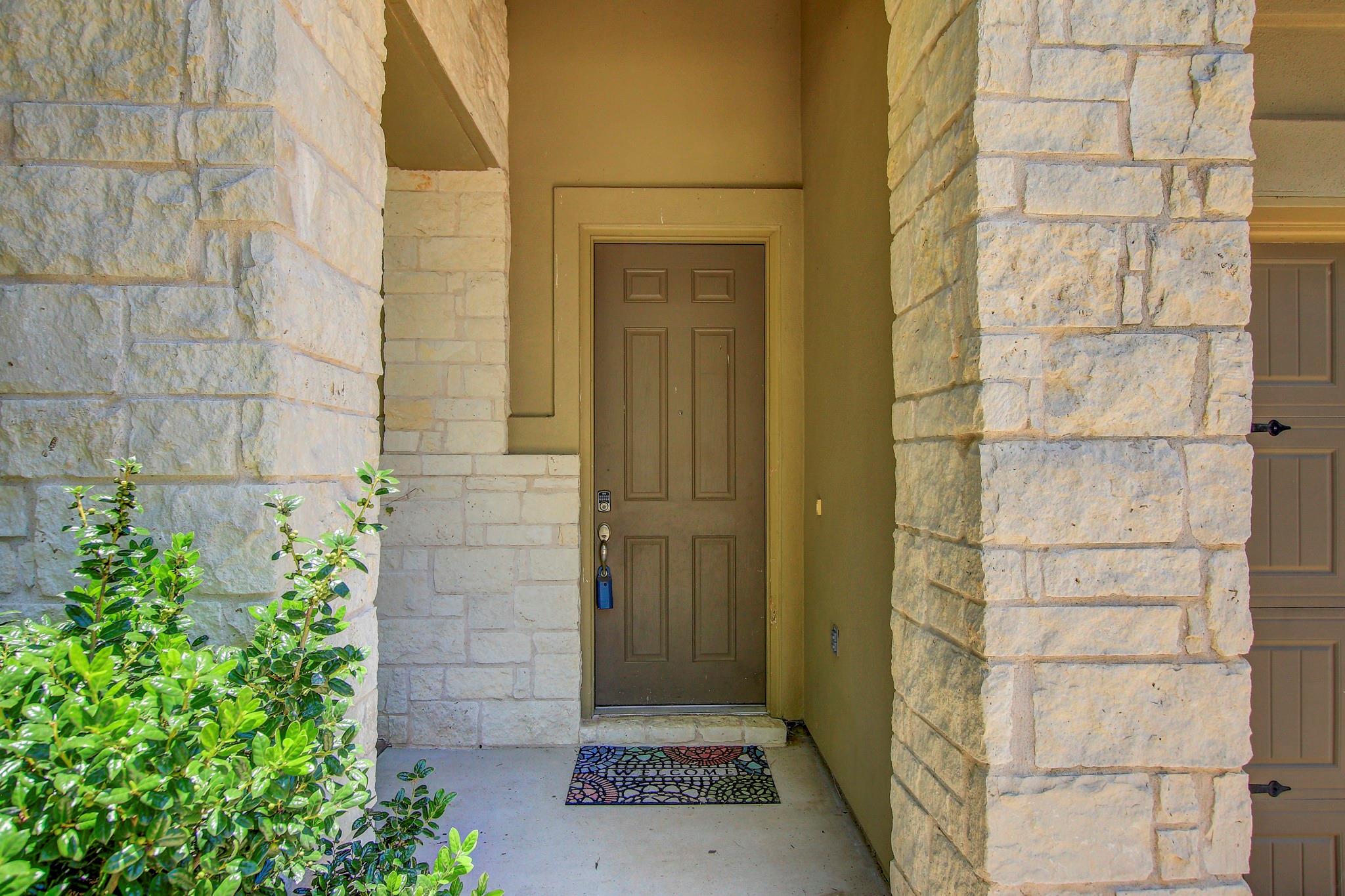 356 Quarry Ln Property Photo 2