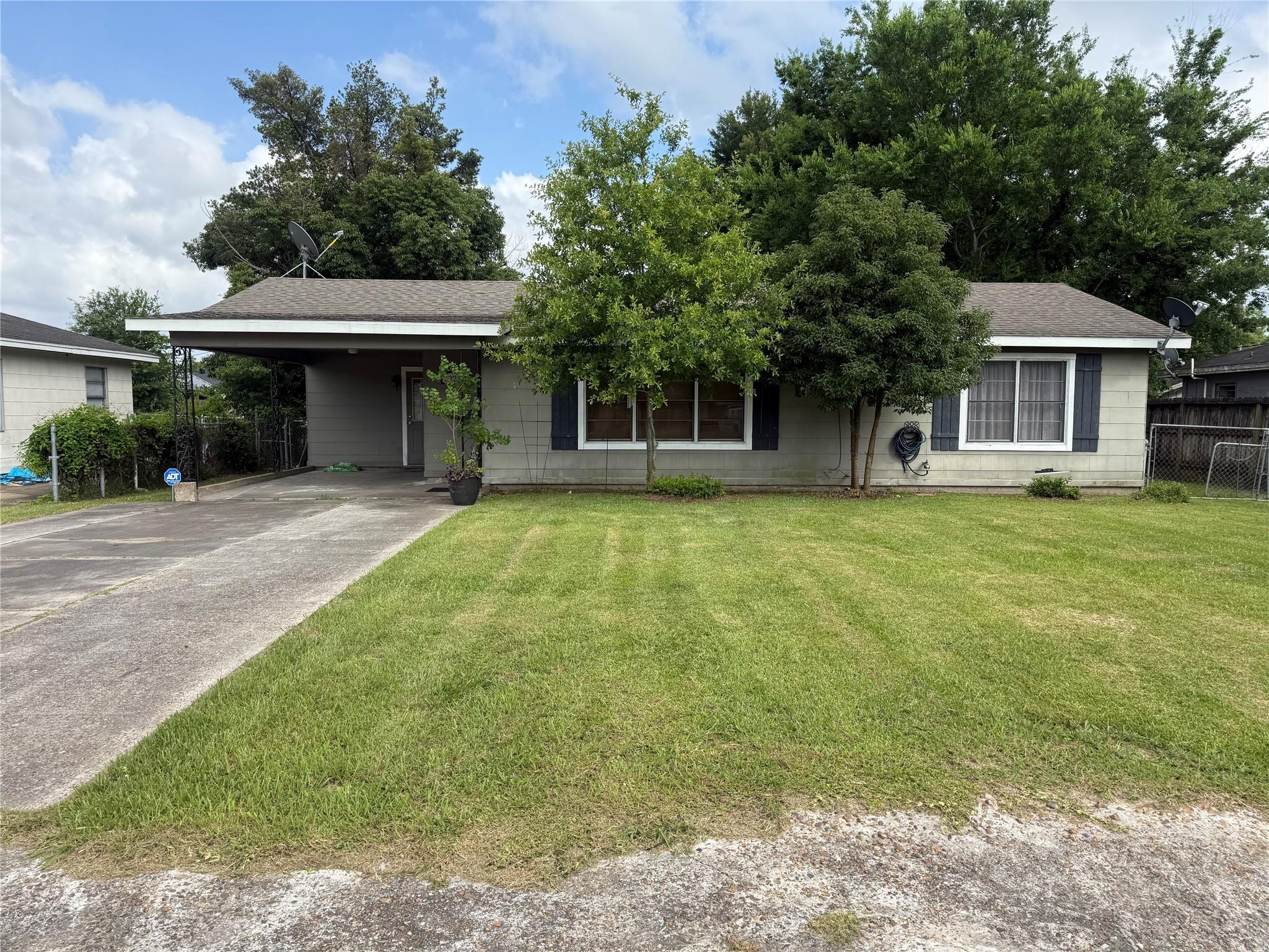 2325 11th St Property Photo 1