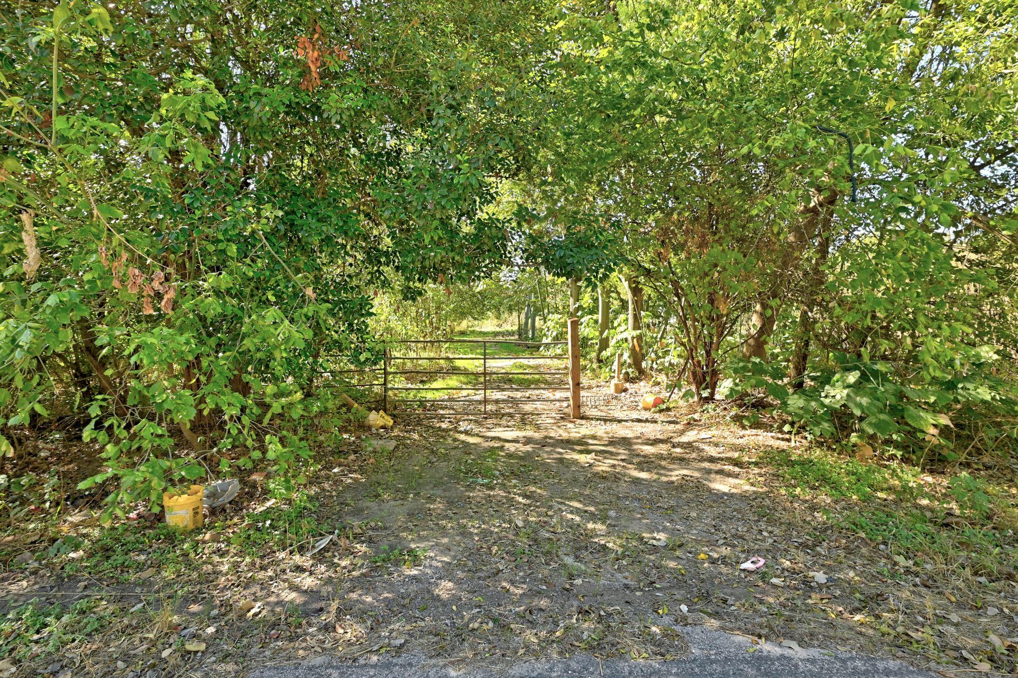 2100 Whirlaway Dr Property Photo 2