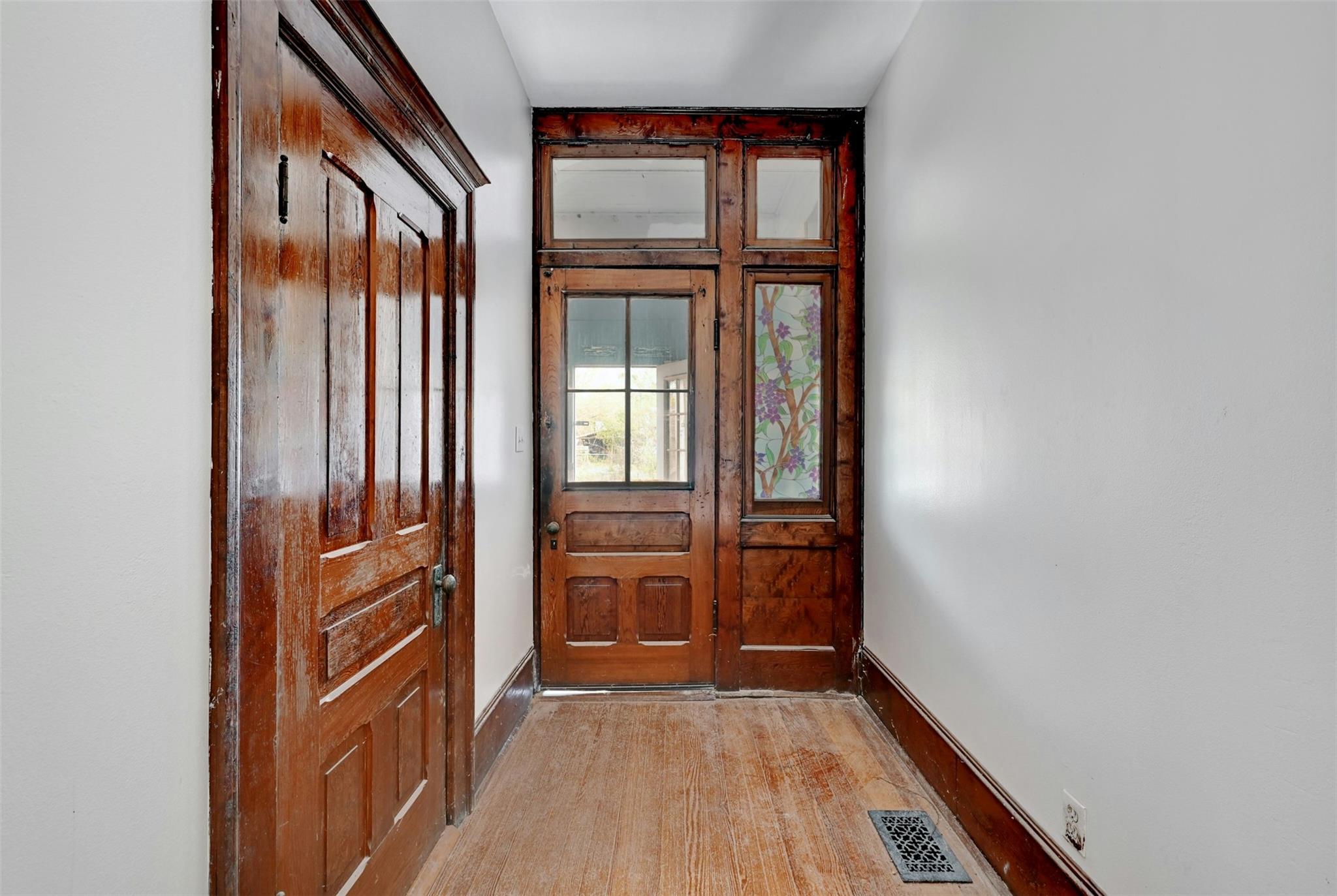 709 Lexington St Property Photo 6