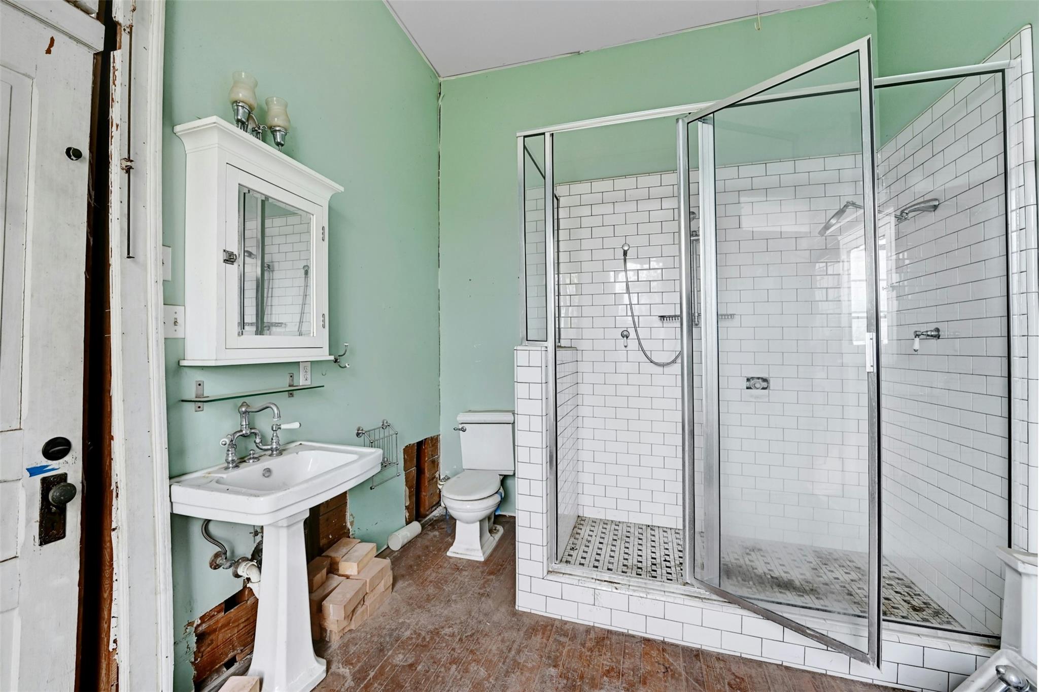 709 Lexington St Property Photo 14