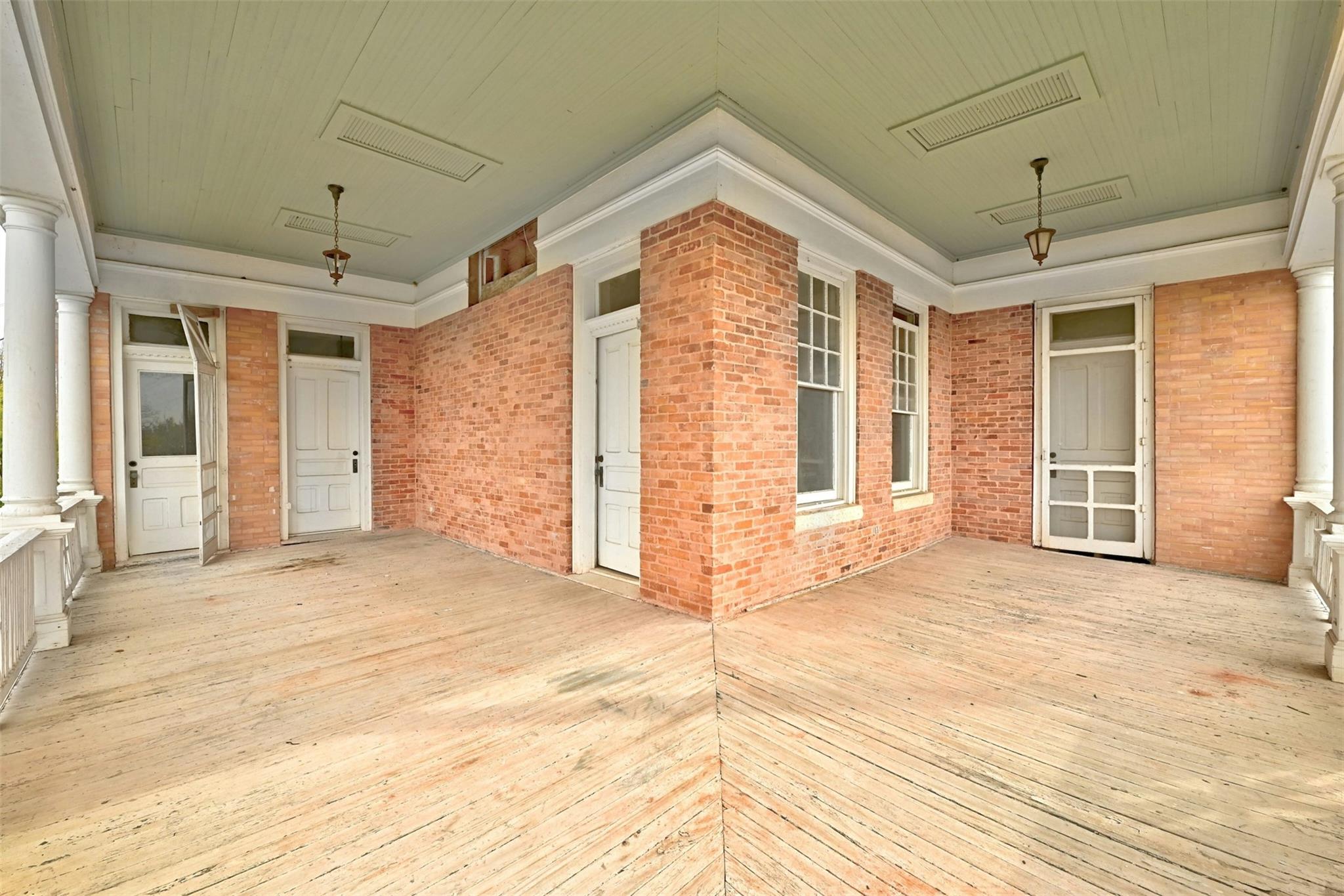 709 Lexington St Property Photo 21