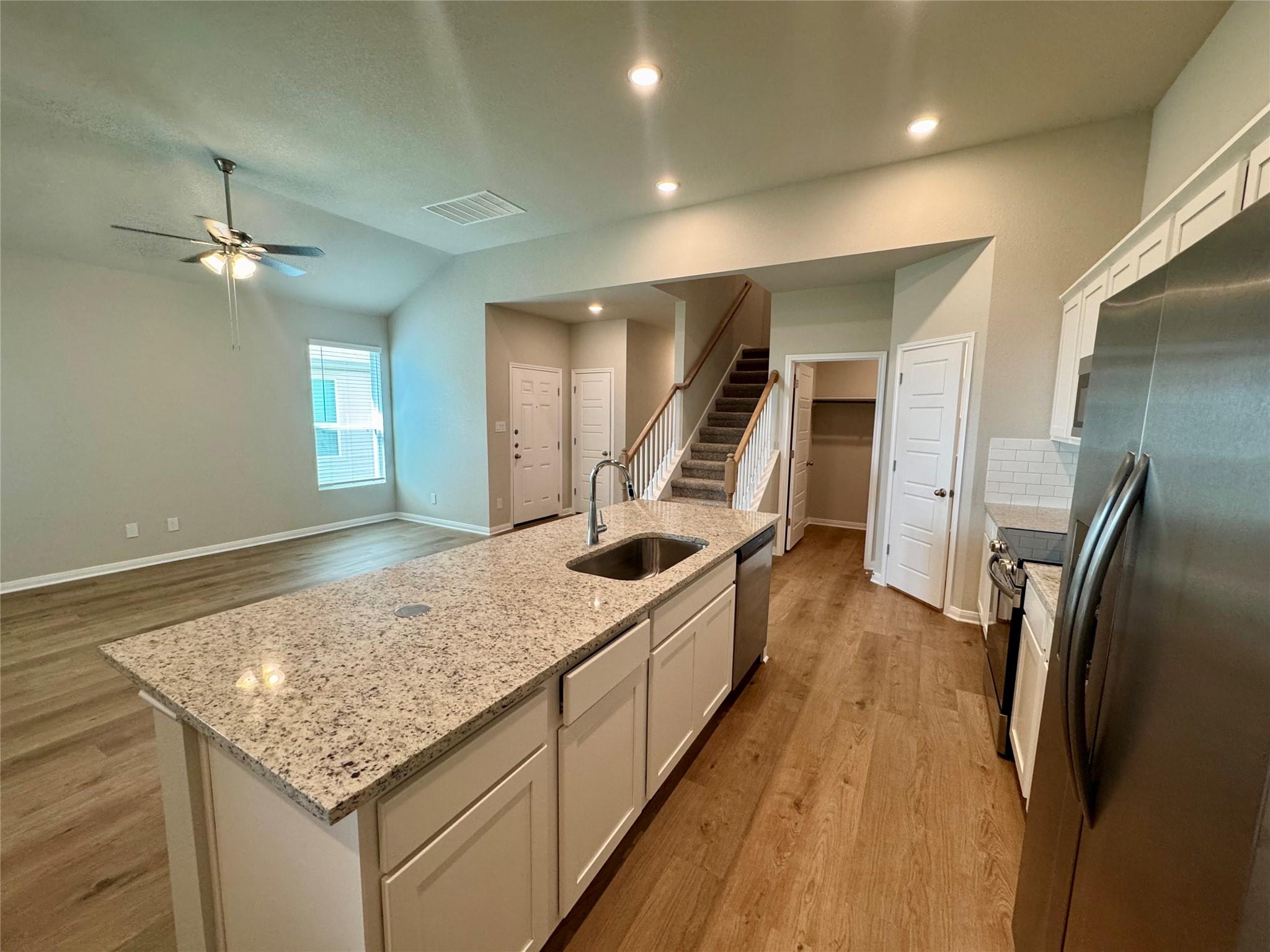 761 Staglin St #a Property Photo 3