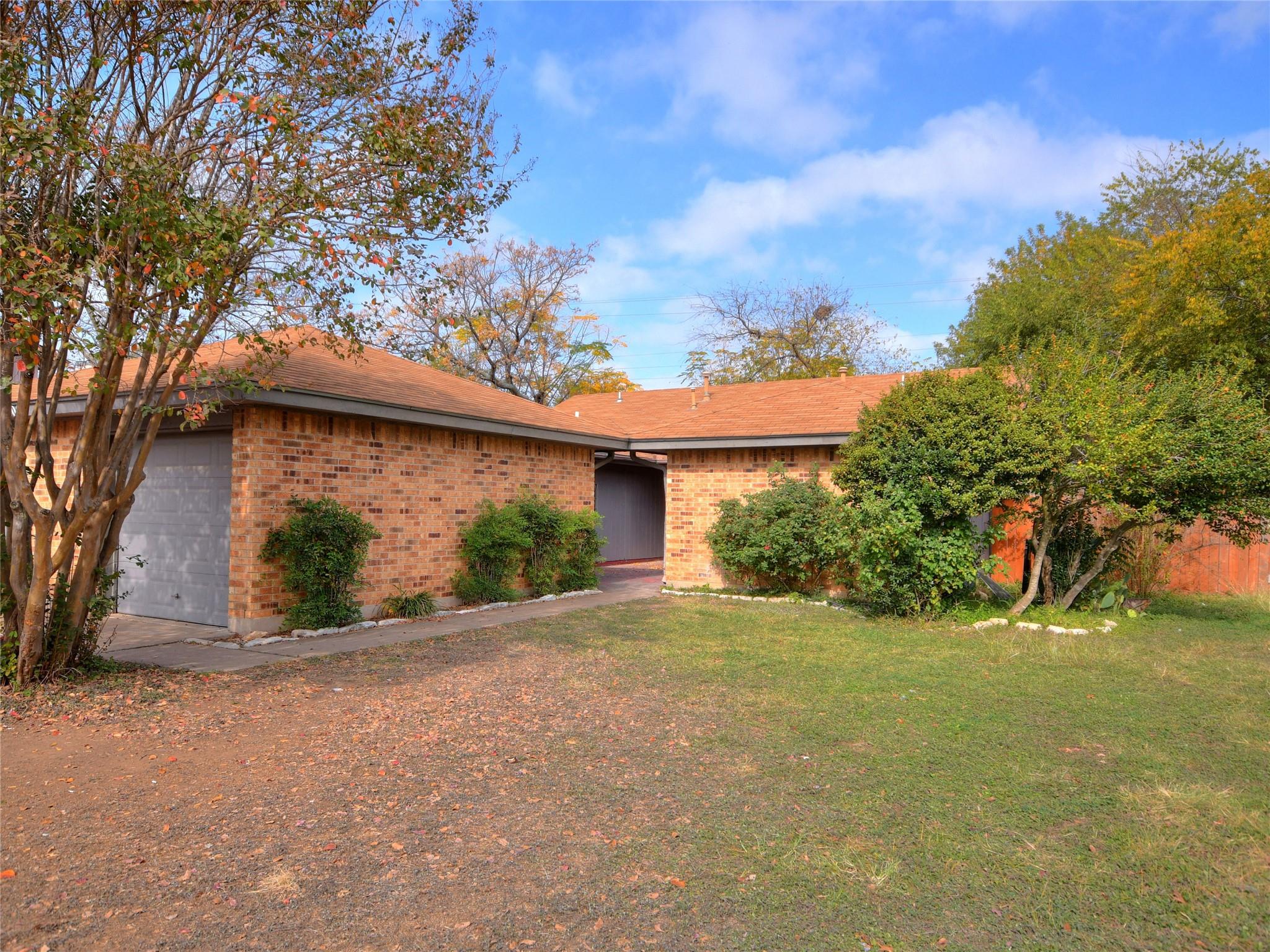 804 Country Aire Dr B Property Photo