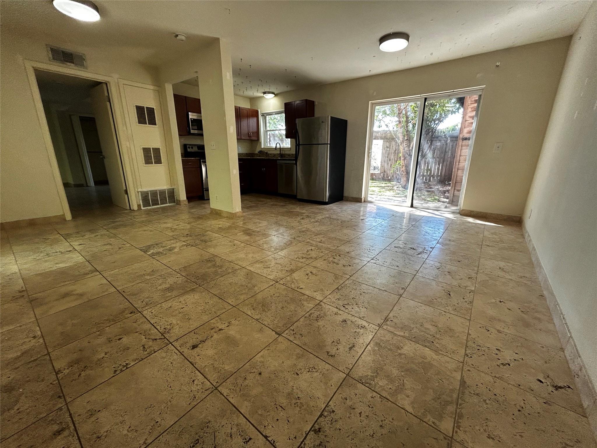 2706 Cole St #b103 Property Photo 3