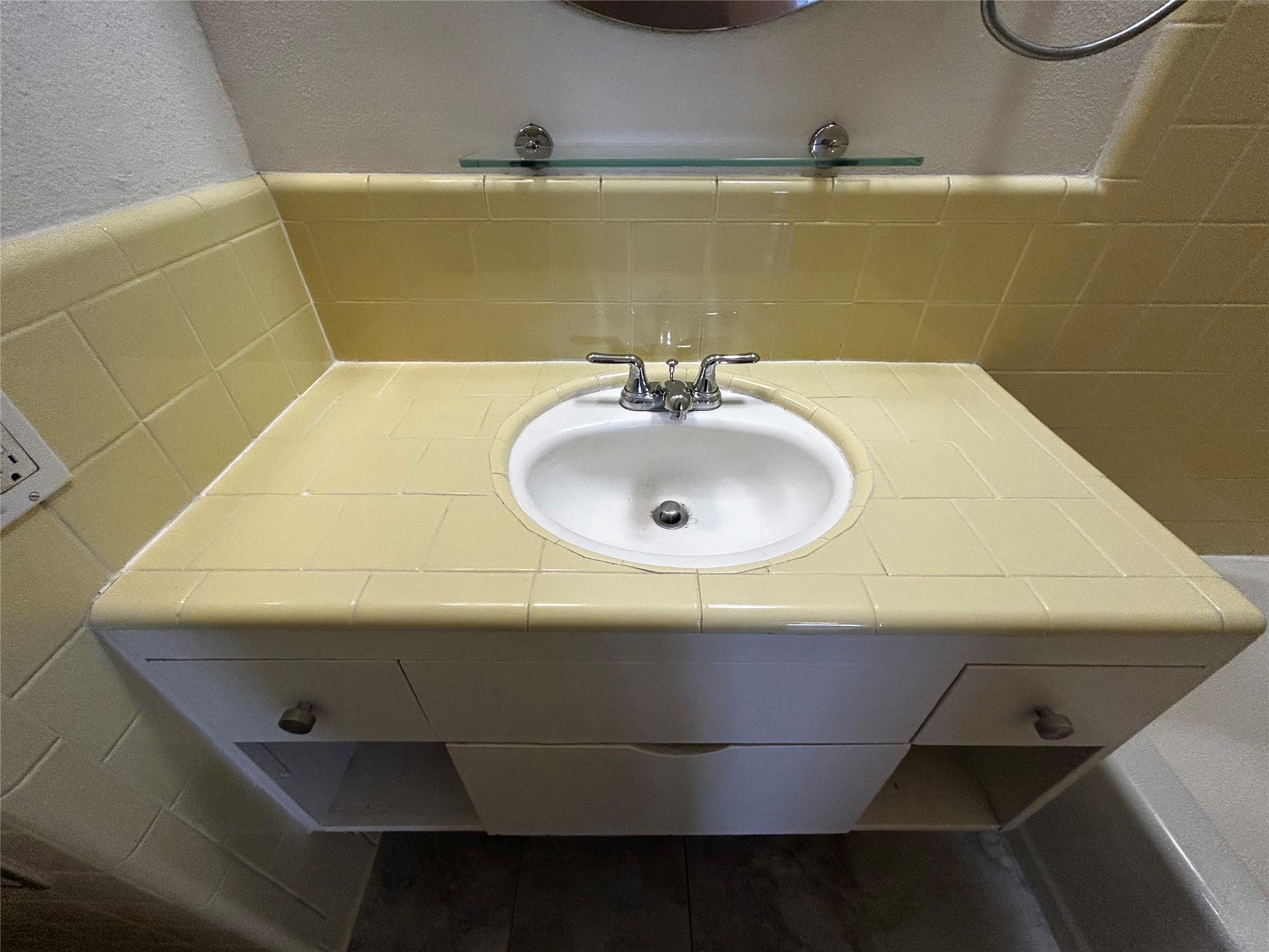 2706 Cole St #b103 Property Photo 5